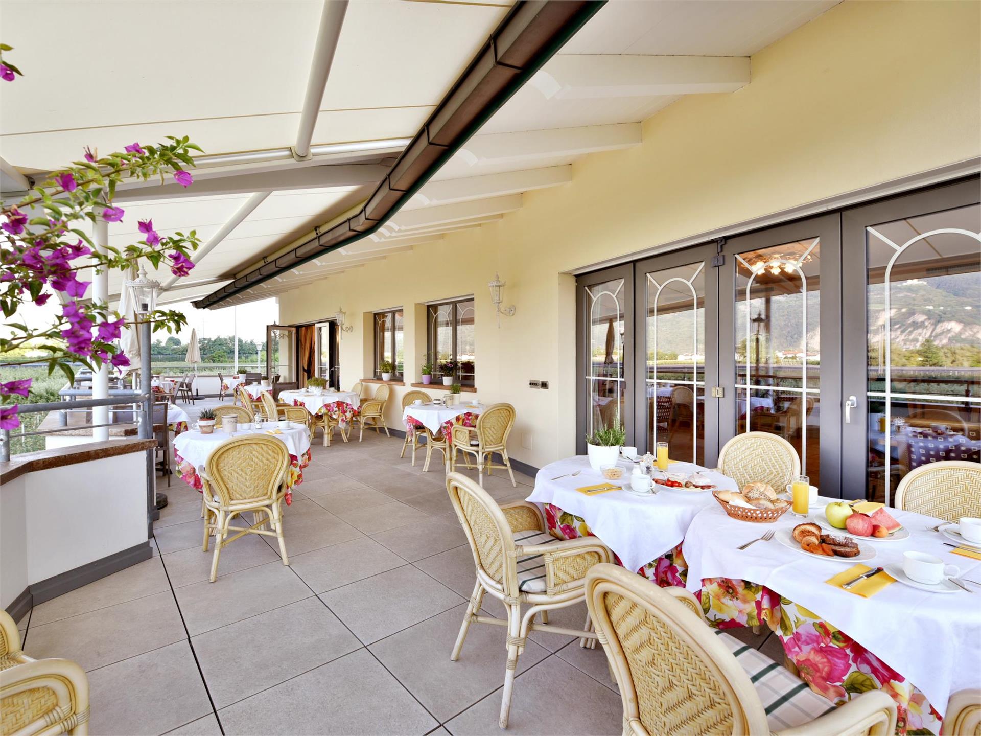 Terrassencafé Greifenstein Terlan 1 suedtirol.info