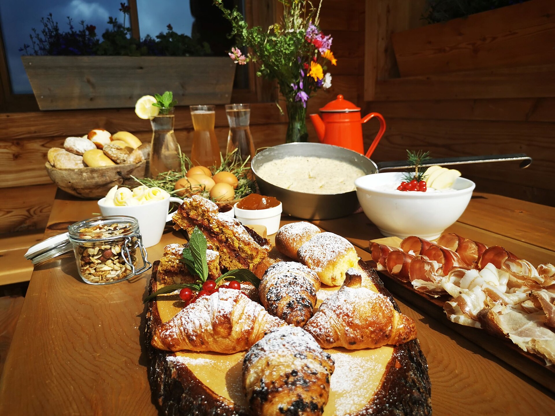 Breakfast and brunch on Tschötsch Alm mountain hut restaurant
