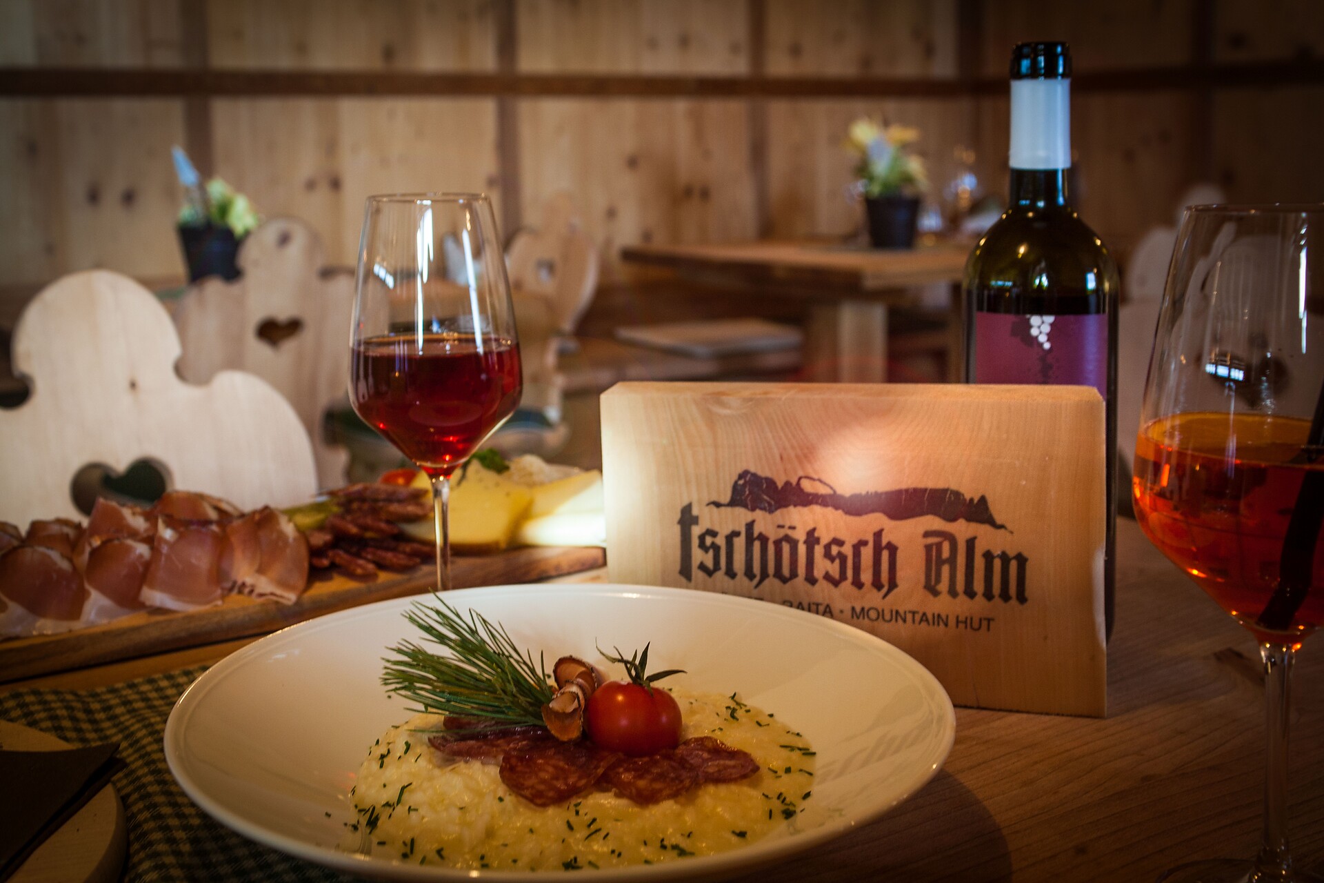 Cuisine on a high level: new interpreted dishes and creations on 2000 m on Tschötsch Alm restaurant