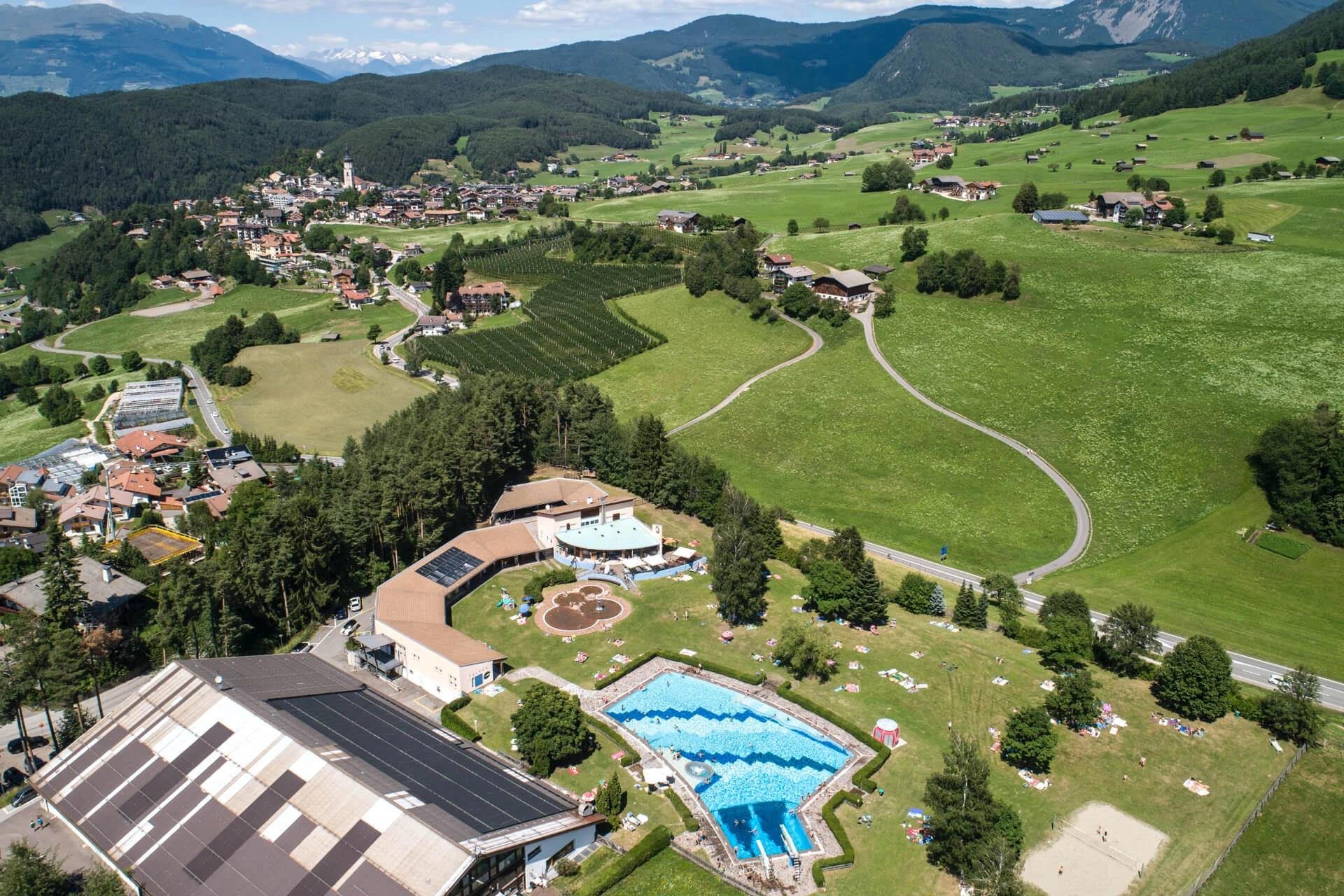Piscina a Telfen Castelrotto 1 suedtirol.info