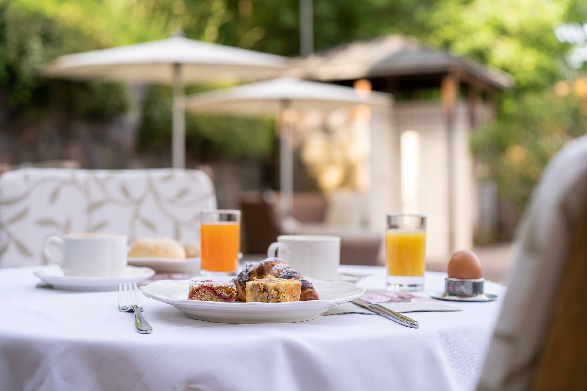 Breakfast outside