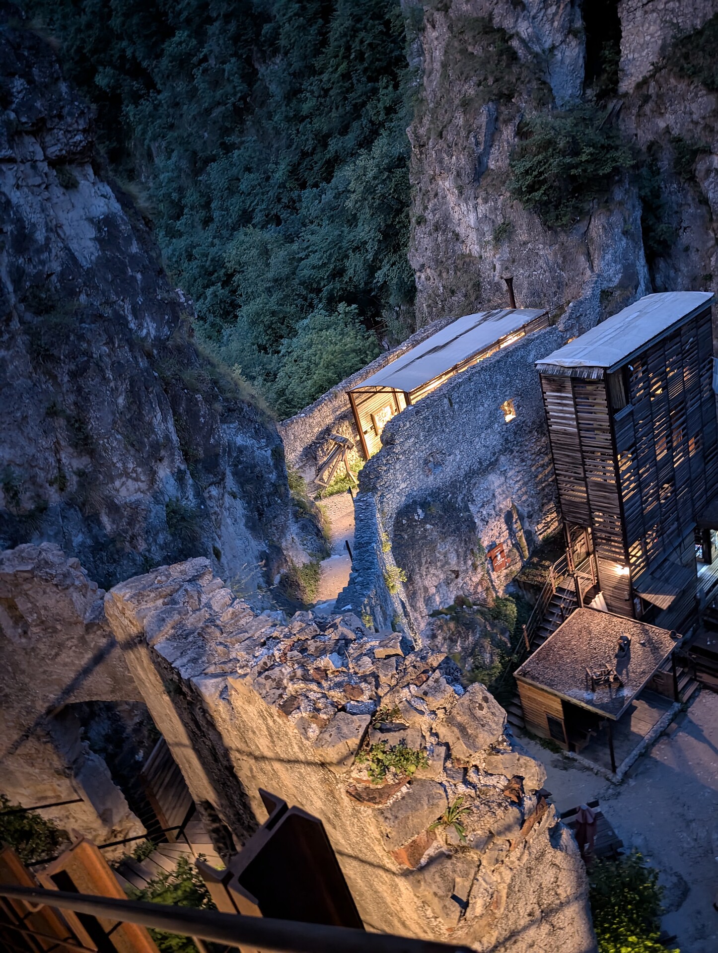 Zum 18. Fass Haderburgschänke - Alto Adige Wine Road - #14 - suedtirol.info