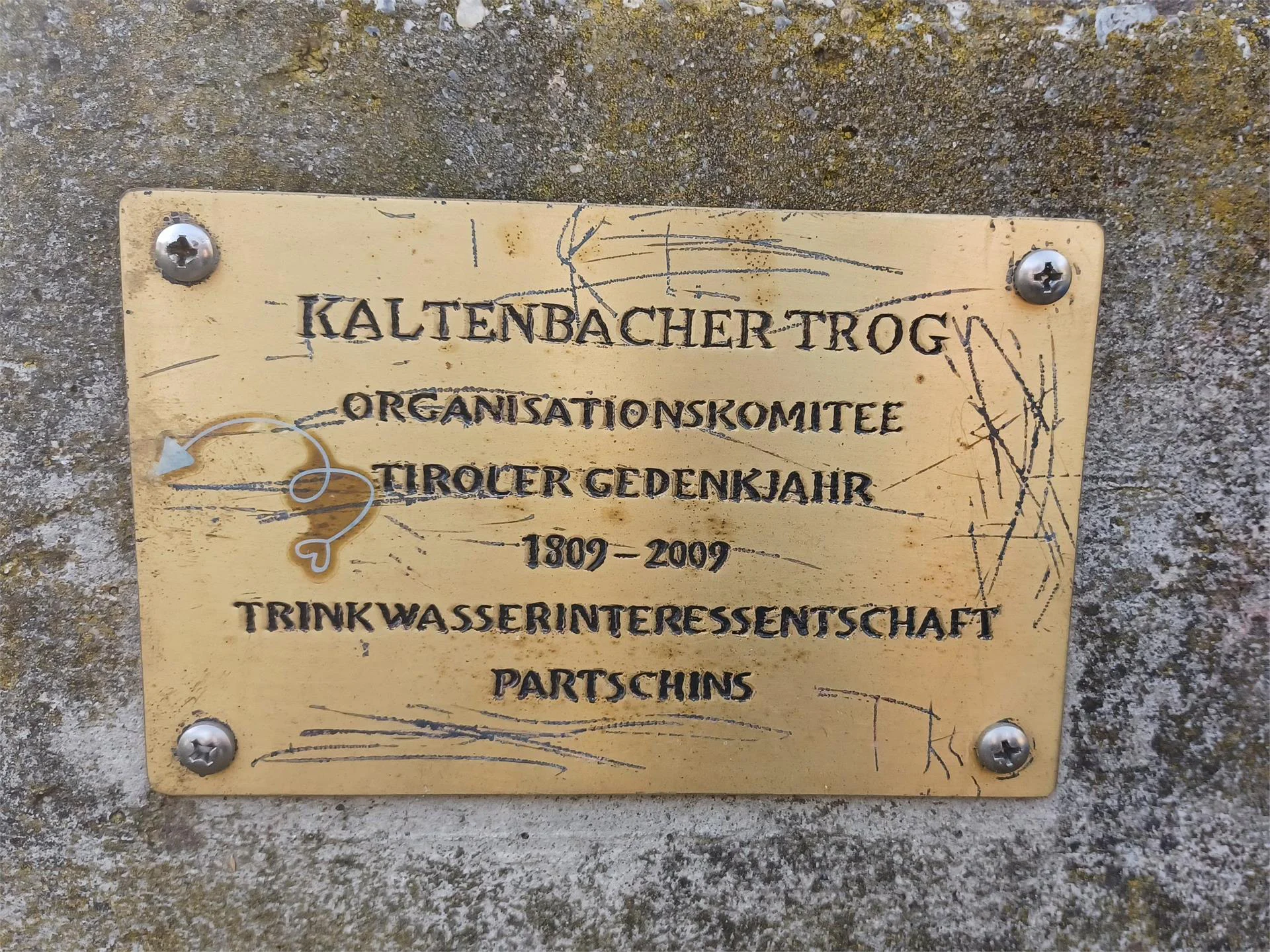 Rispetta la montagna - Fontana "Kaltenbachertrog" - punto di erogazione dell'acqua potabile  2 suedtirol.info