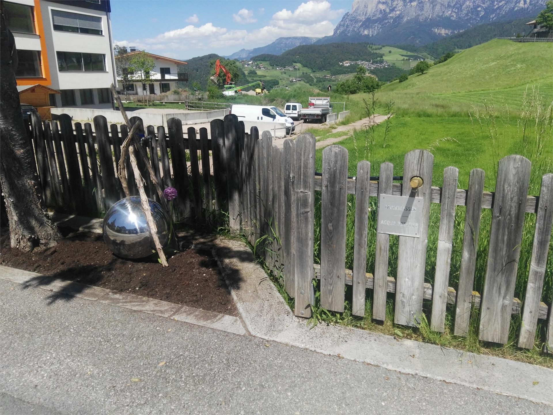 Achtsam am Berg - Wasserhahn im Zentrum von Steinegg Karneid 2 suedtirol.info