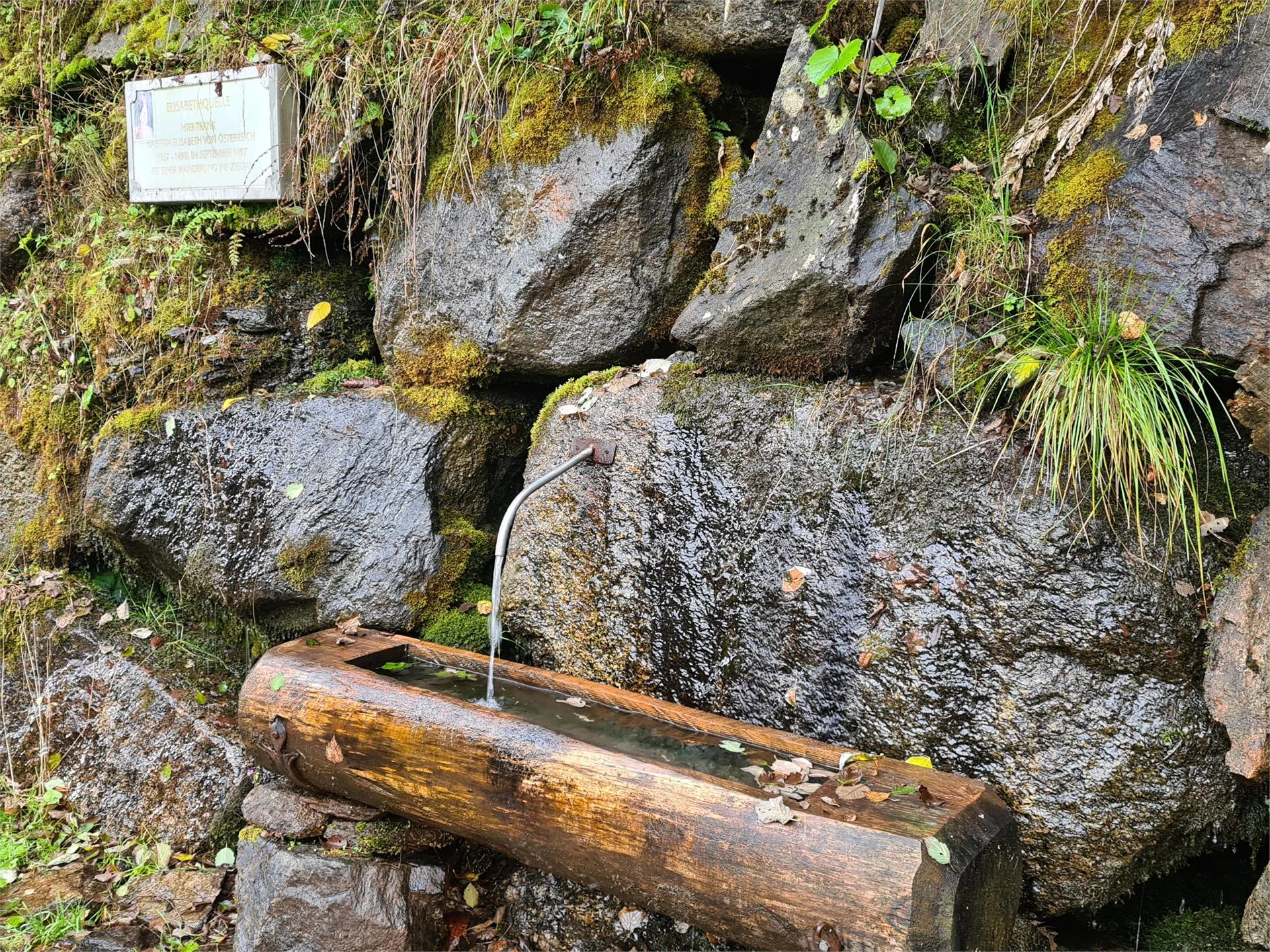 Rispetta la montagna - Fontana "Elisabethquelle" - punto di erogazione dell'acqua potabile  1 suedtirol.info