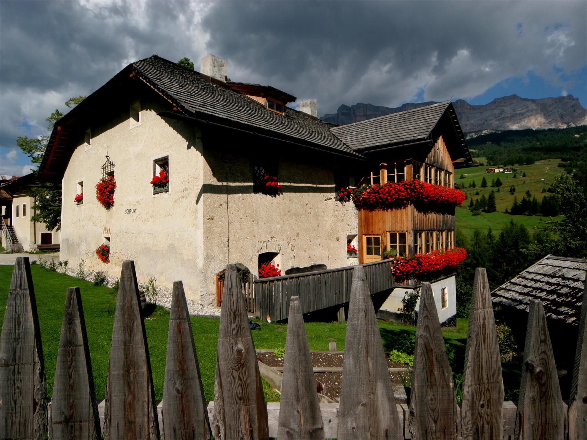 Ansitz Sompunt Badia 1 suedtirol.info