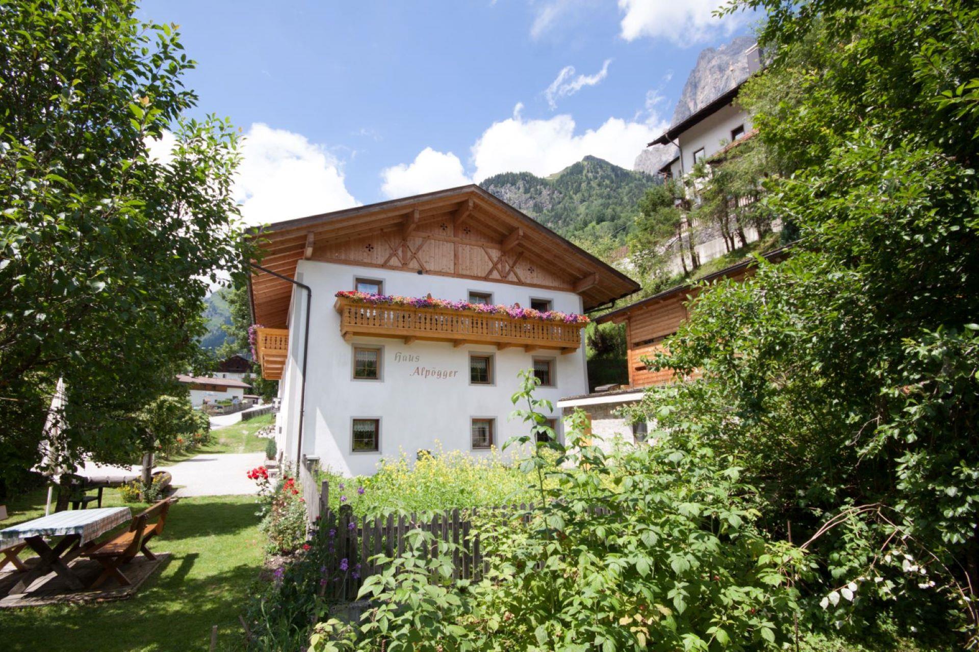 Alpögger Josef Lebensmittel Brenner 1 suedtirol.info