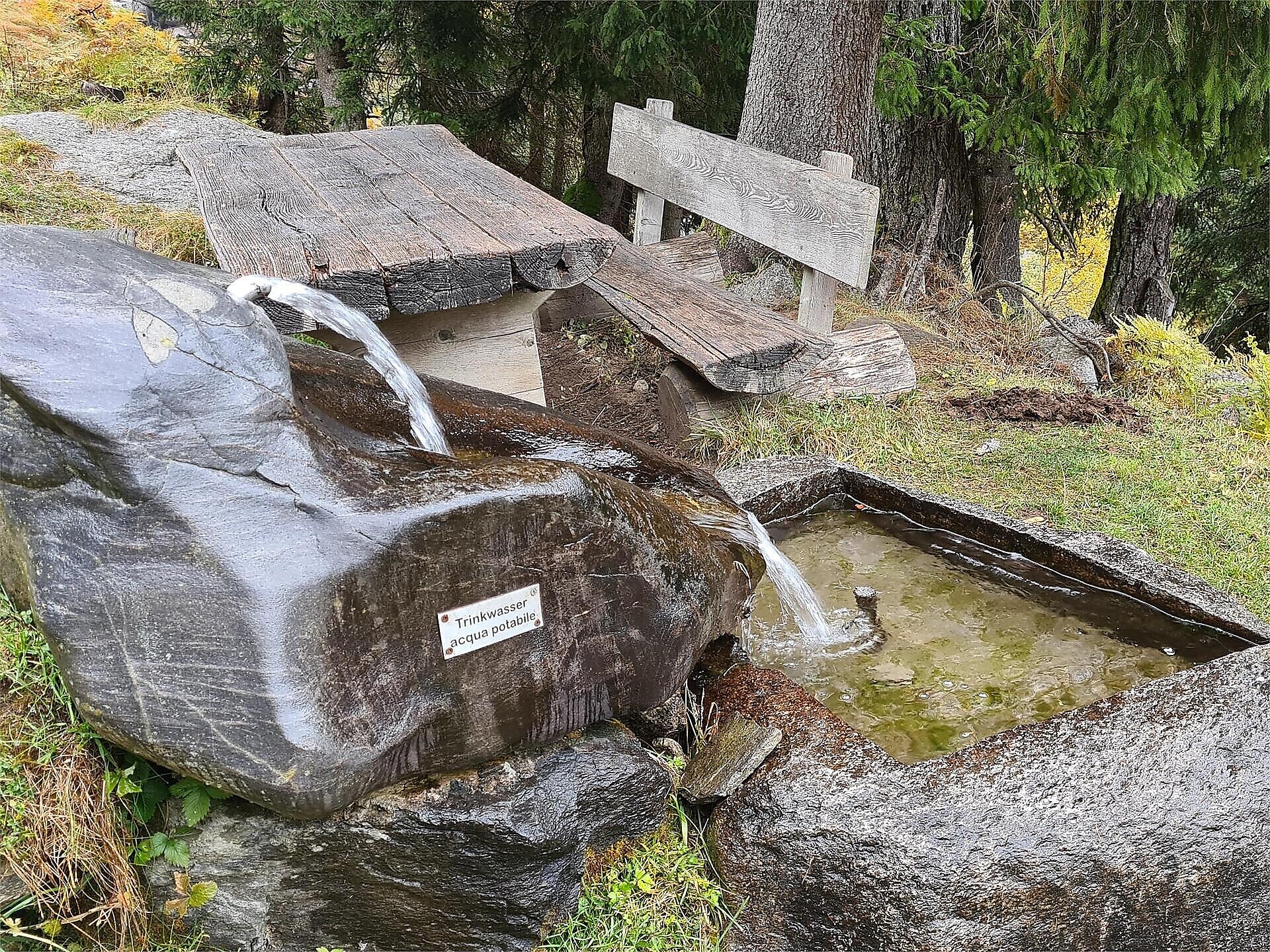 Achtsam am Berg - Brunnen "Gampltroug"- Trinkwasserfüllpunkt Partschins 3 suedtirol.info