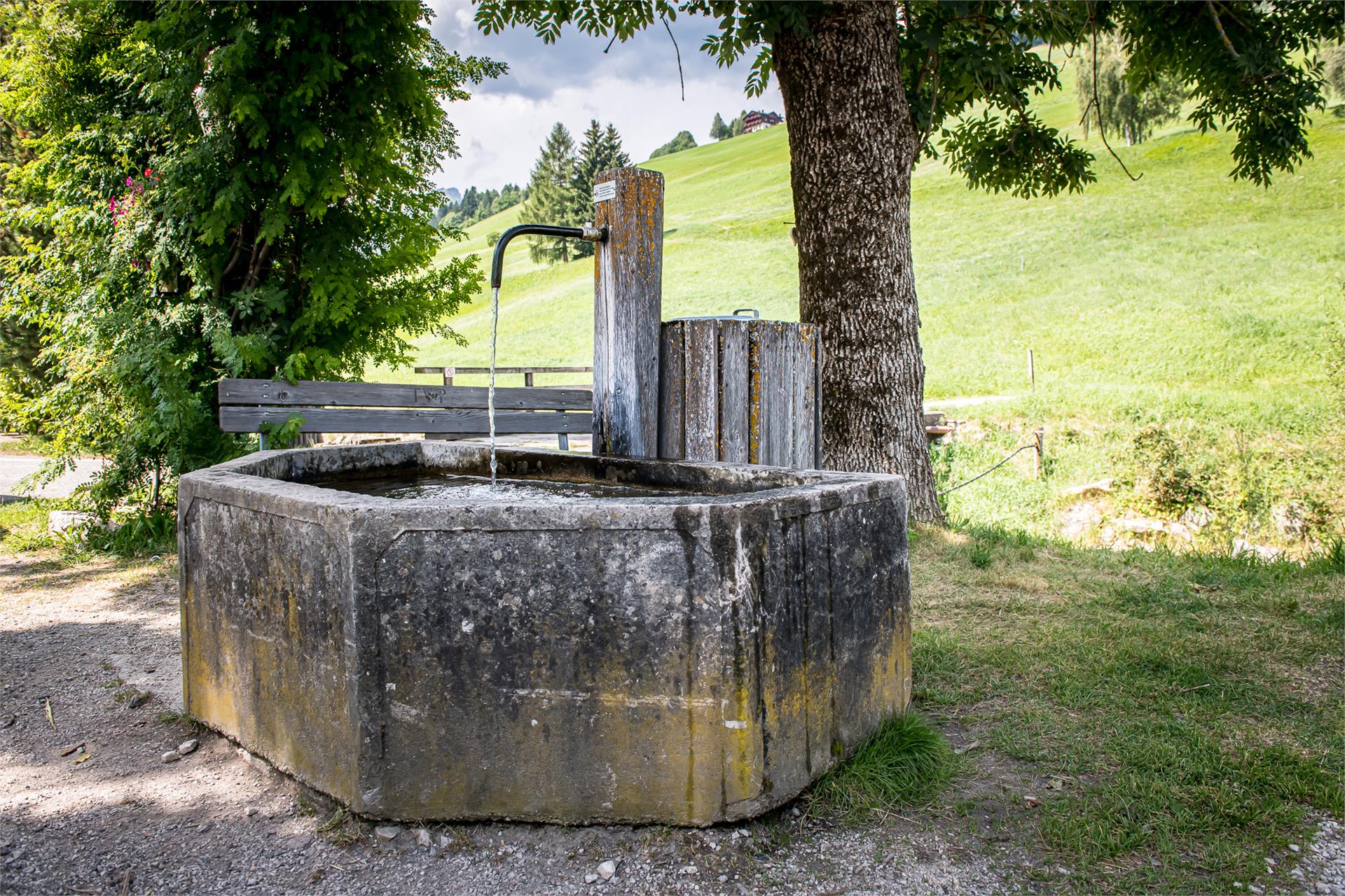 Achtsam am Berg - Brunnen Gasthof Dolomiten Prags 1 suedtirol.info