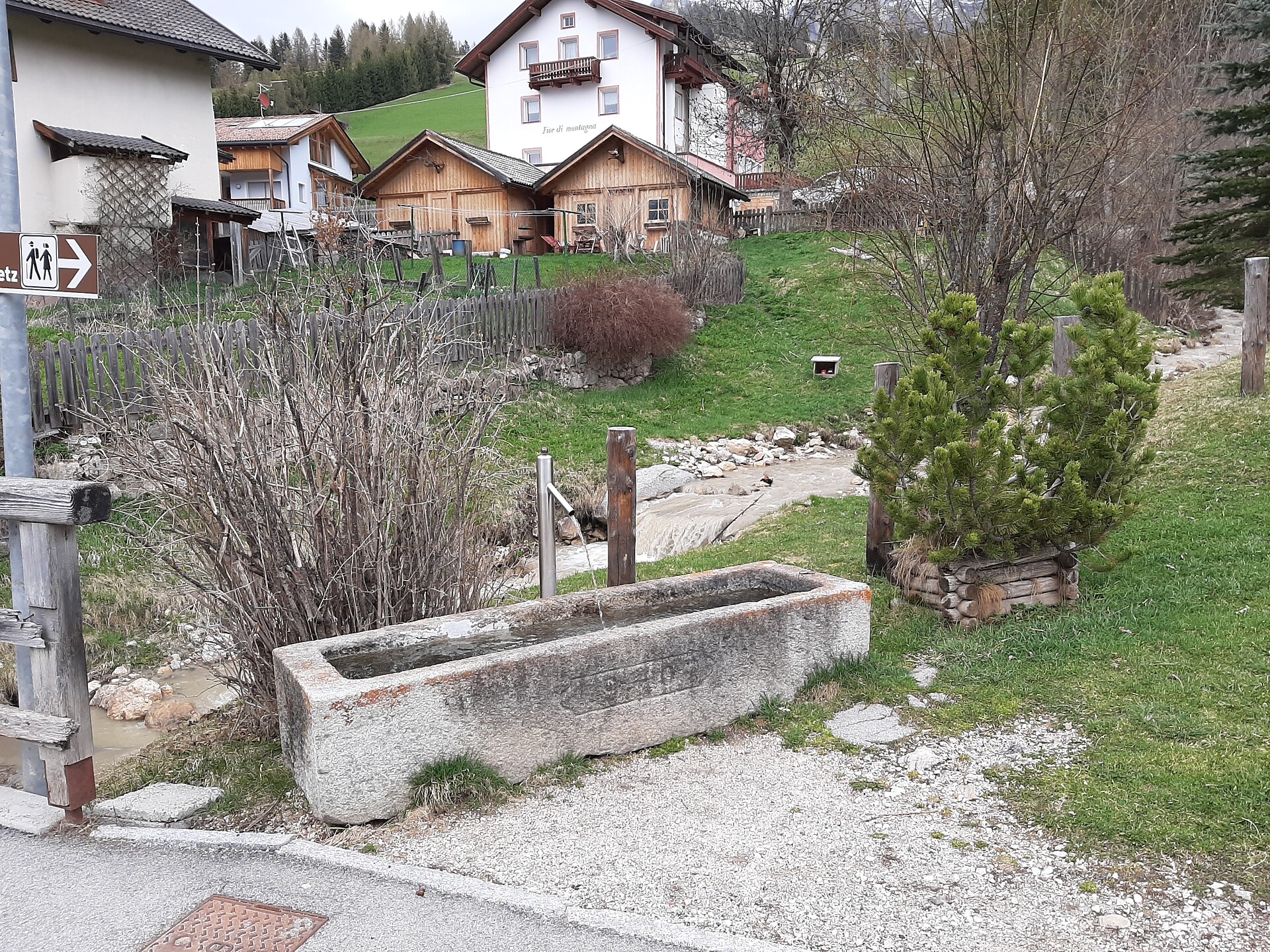 Brunnen in Str. Anví in Badia