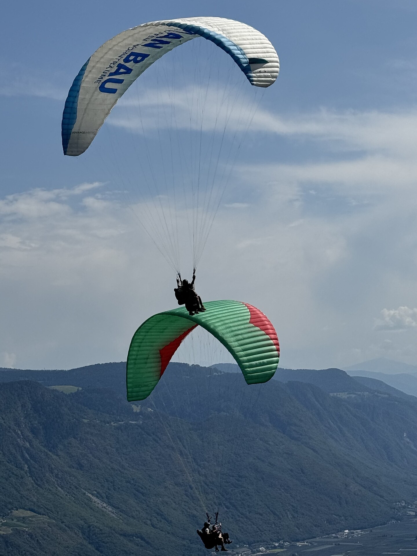 Paragliding tandem flight Tscherms/Cermes 1 suedtirol.info