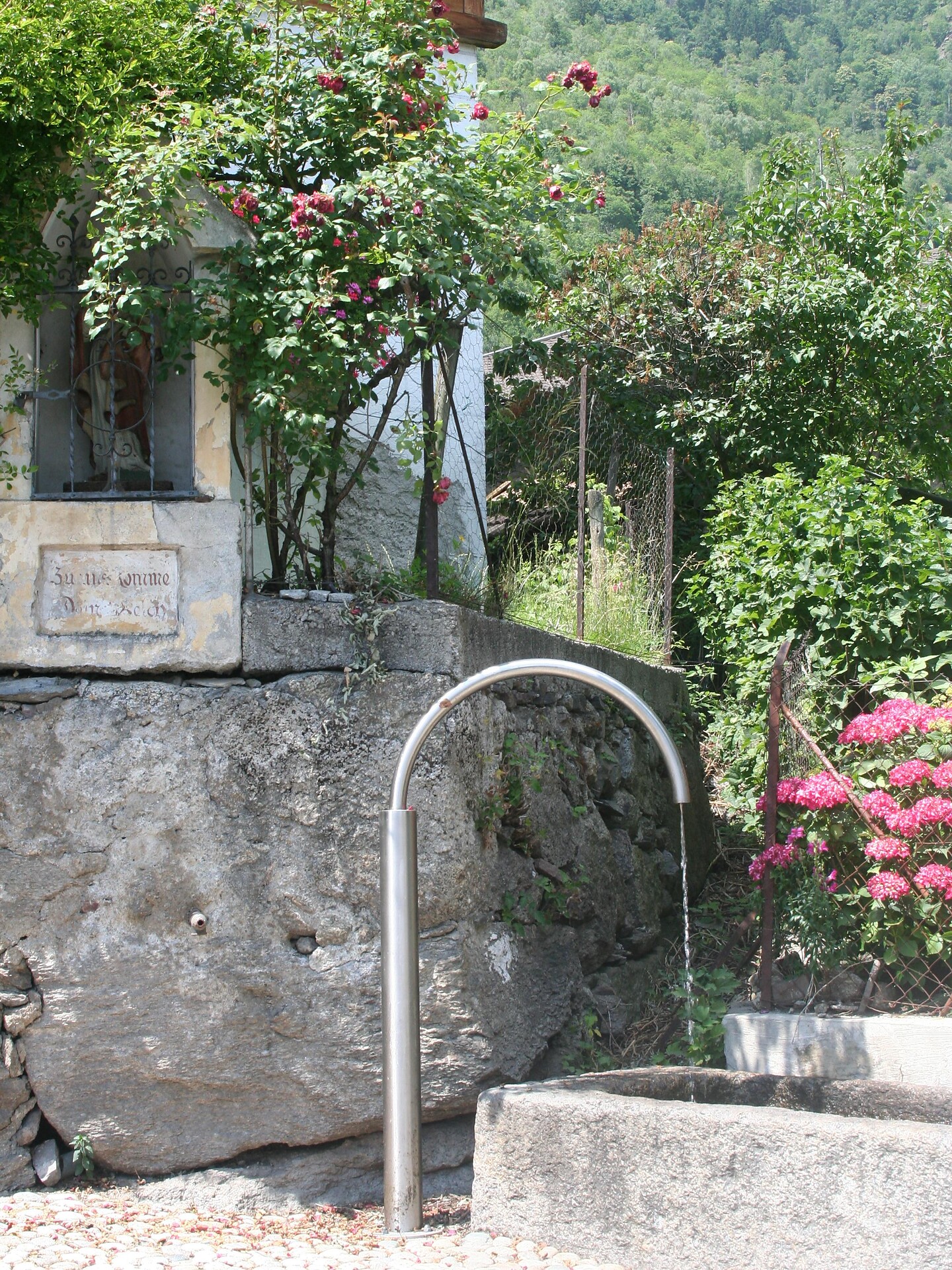 Achtsam am Berg - Brunnen "Stockertrog" - Trinkwasserfüllpunkt - Meran und Umgebung - #2 - suedtirol.info