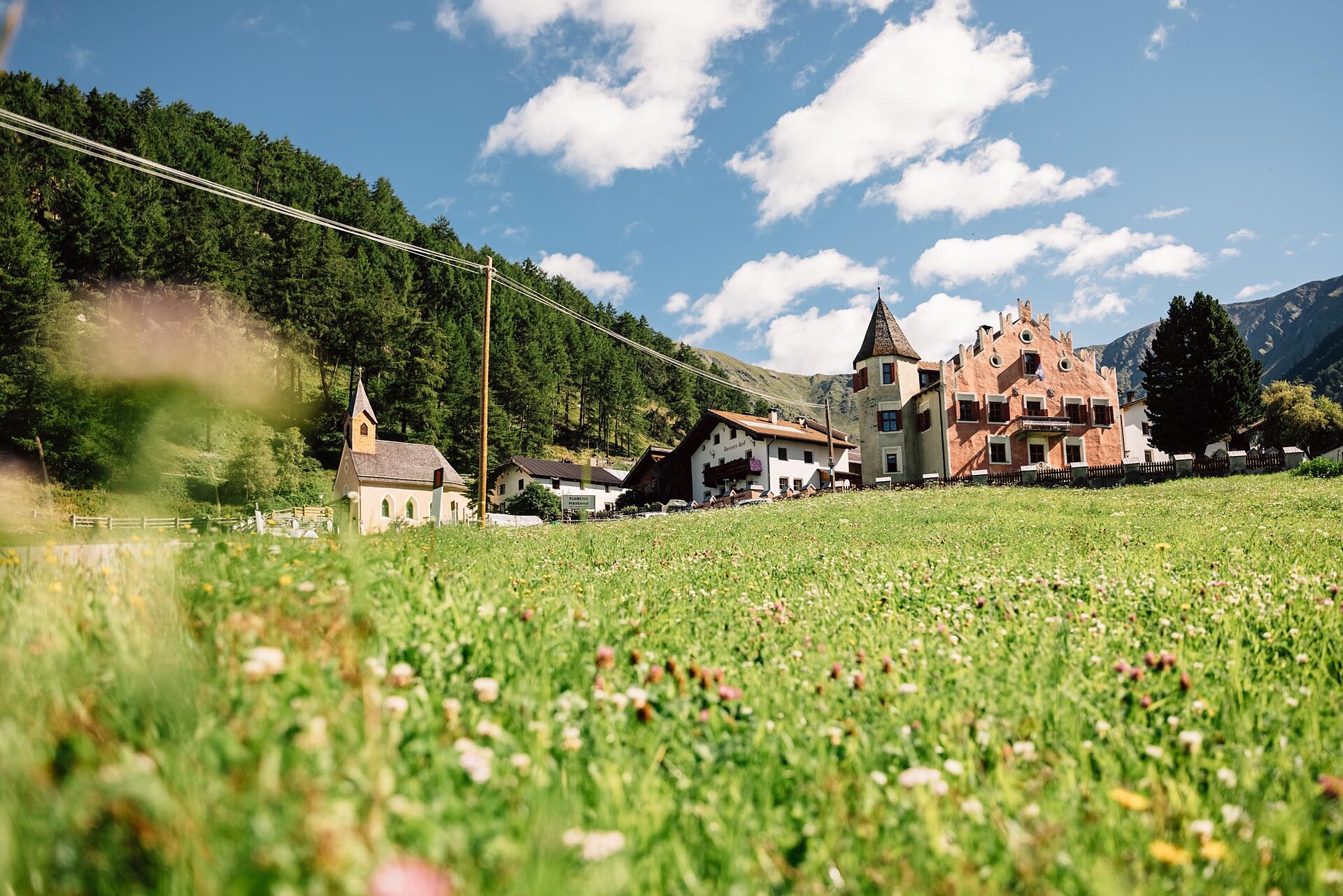 Kirchlein und Ansitz Plawenn