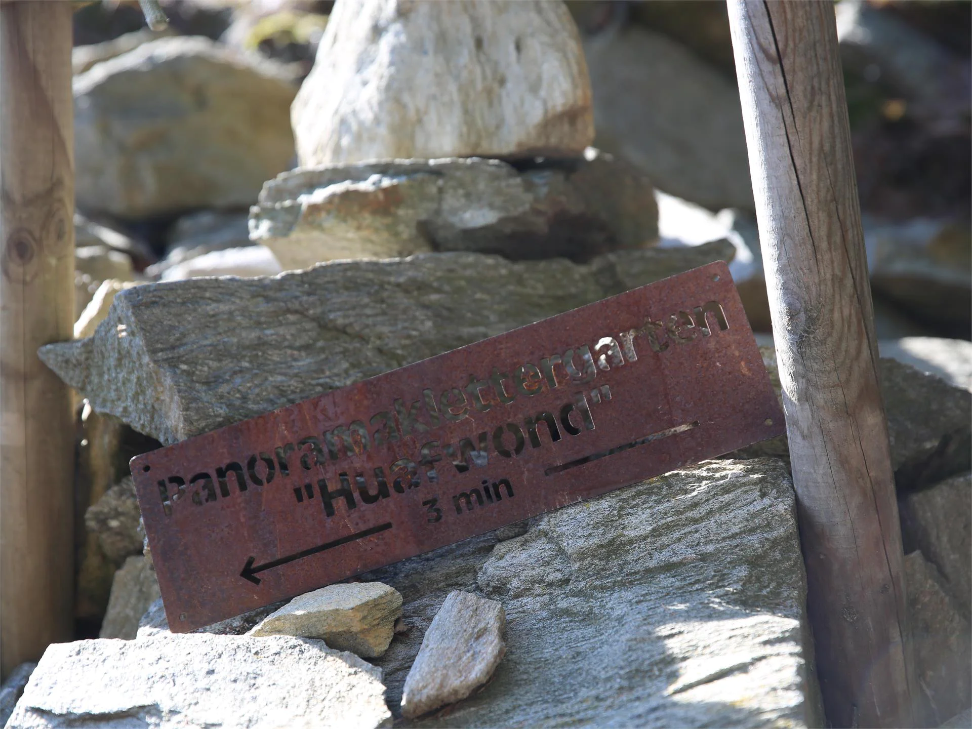Rispetta la montagna - Fontana palestra di roccia "Huafwond" - punto di erogazione dell'acqua potabile  4 suedtirol.info