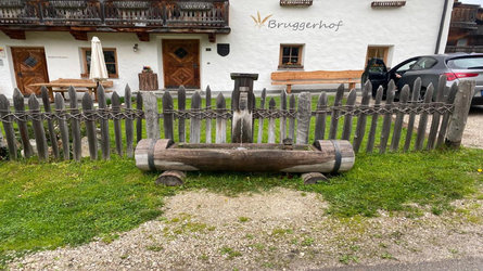 Achtsam am Berg - Brunnen Bruggerhof Prags 1 suedtirol.info