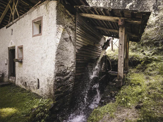 Antica zona artigianale con vecchio mulino "Stricker"