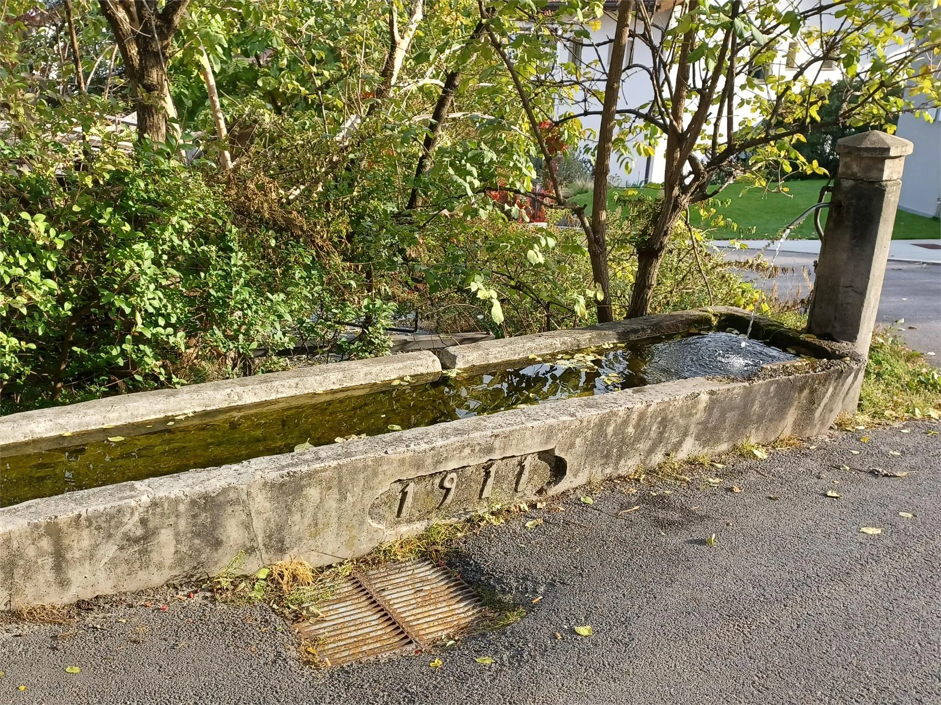 Rispetta la montagna - Fontana "Sagbauertrog" - punto di erogazione dell'acqua potabile  1 suedtirol.info