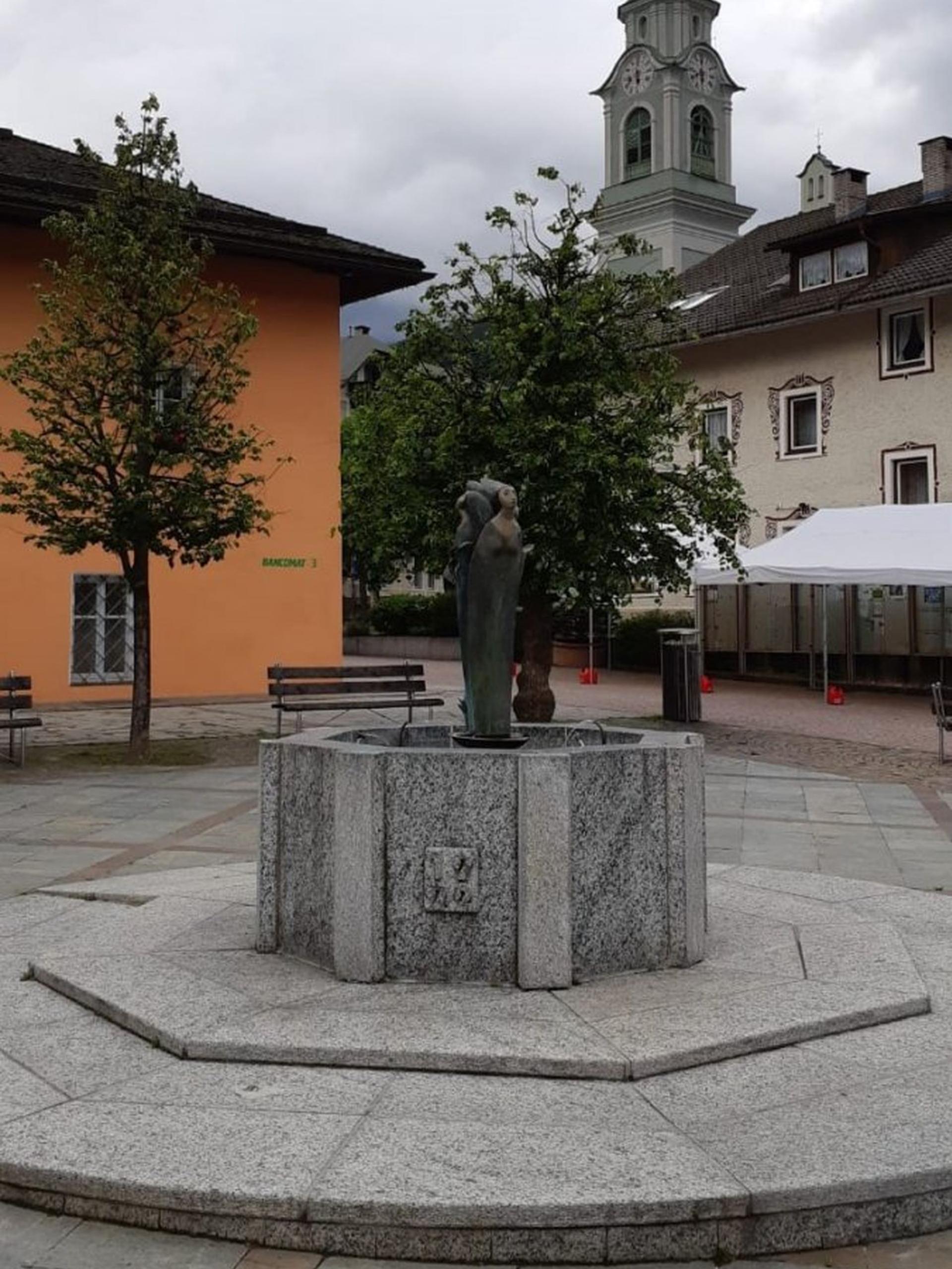 Achtsam am Berg -  Brunnen Schulplatz,Toblach Toblach 1 suedtirol.info