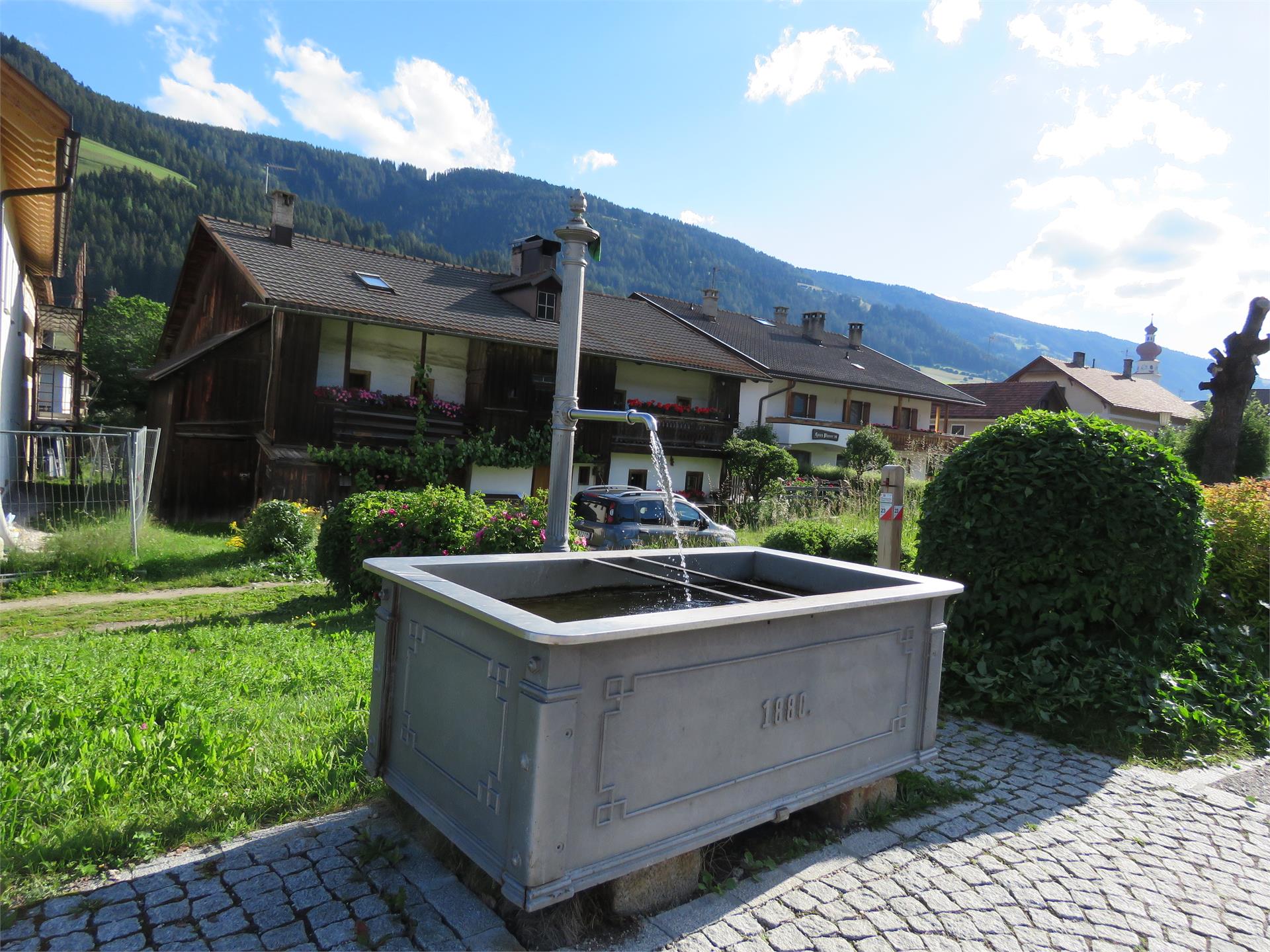 Achtsam am Berg - Brunnen Ex Waage Niederdorf 1 suedtirol.info