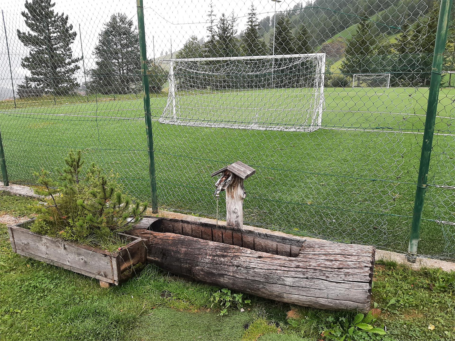 Fontana campo sportivo San Cassiano Badia 1 suedtirol.info