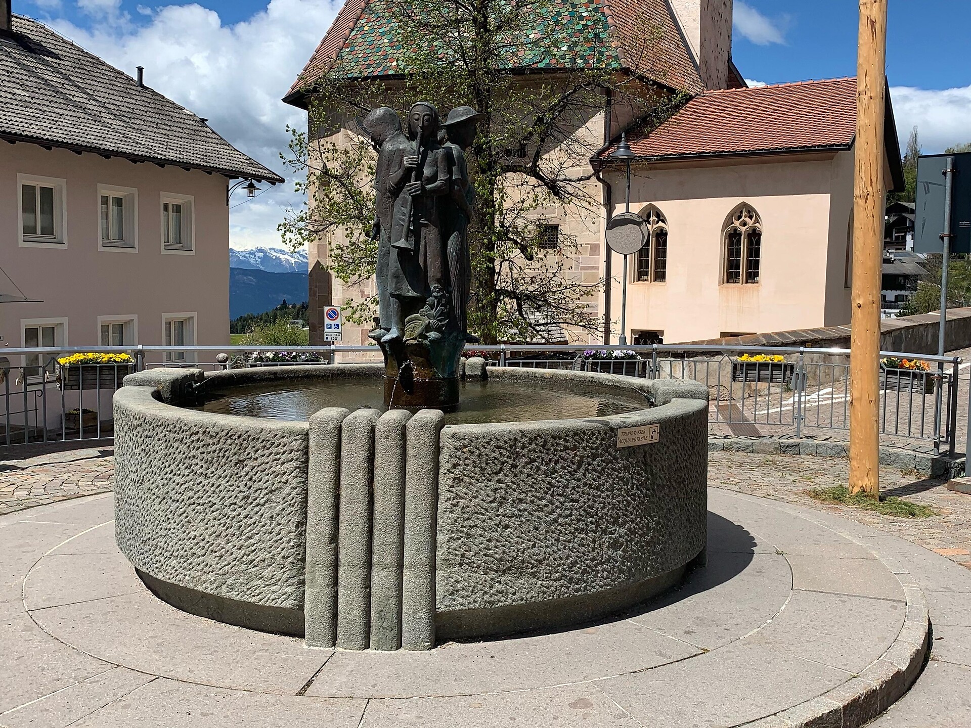Fountain village square Nova Ponente