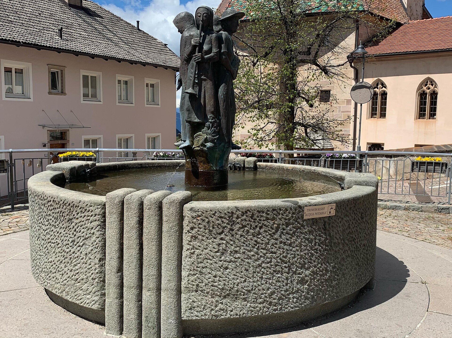 Fountain village square Nova Ponente