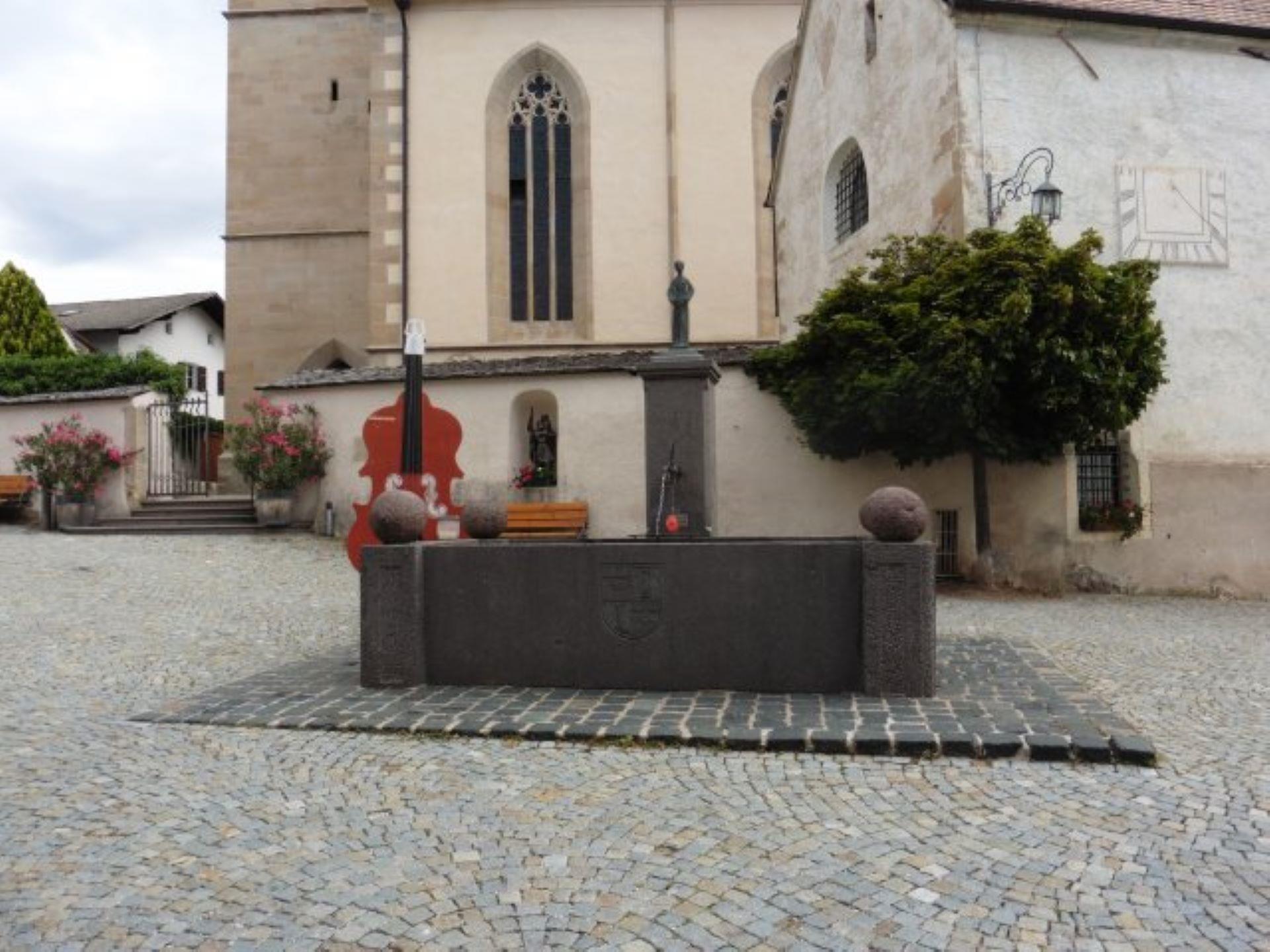 Fountain Church square Fiè allo Sciliar Völs am Schlern/Fiè allo Sciliar 1 suedtirol.info