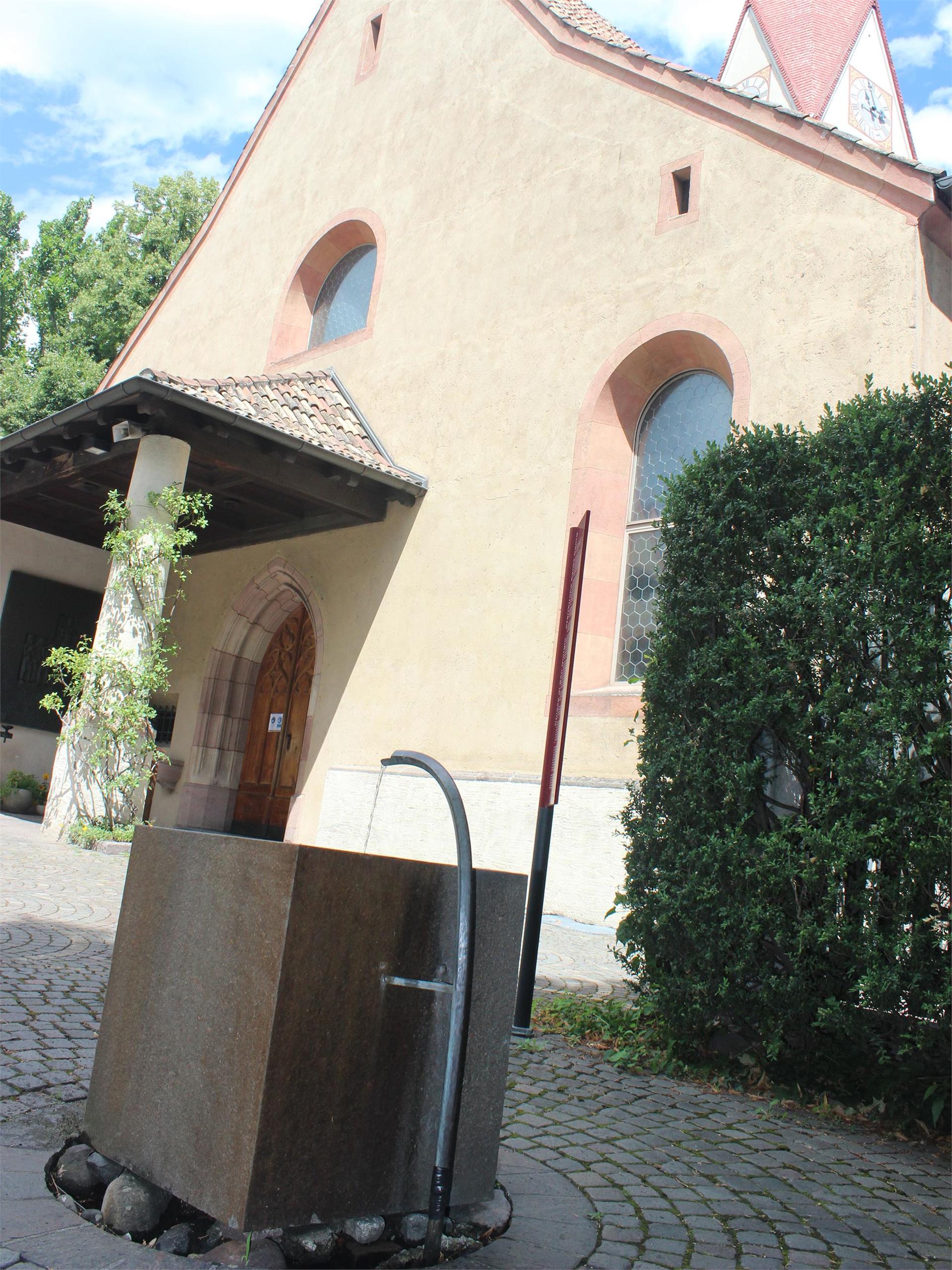 Brunnen Georgen Kirchplatz Meran Meran 1 suedtirol.info