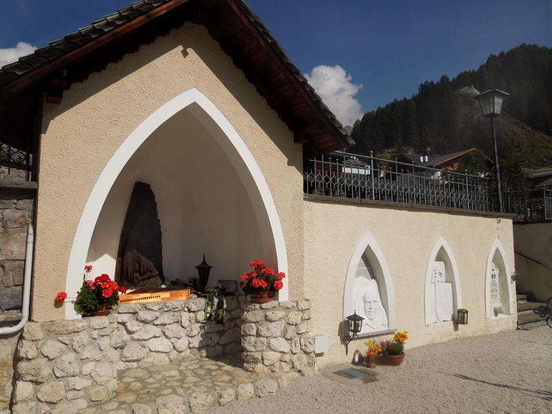 Memorial Chapel to Mountain Victims Sëlva/Selva 1 suedtirol.info