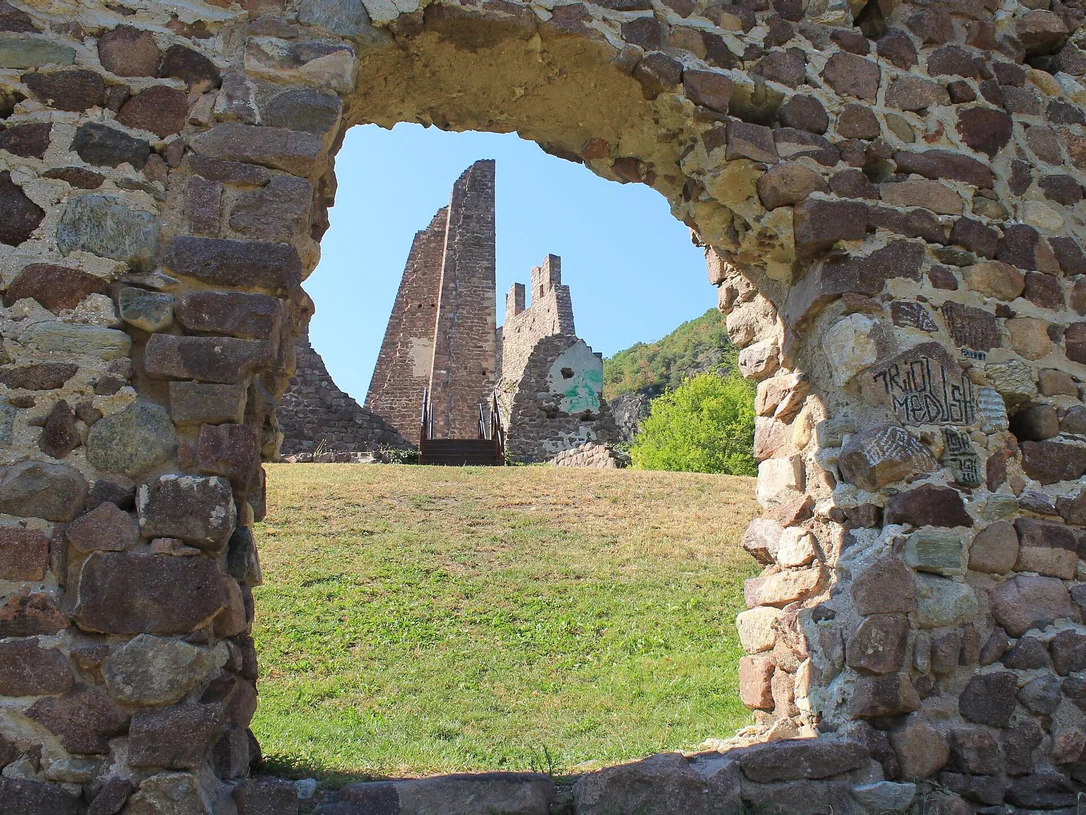 Castle ruin Laimburg