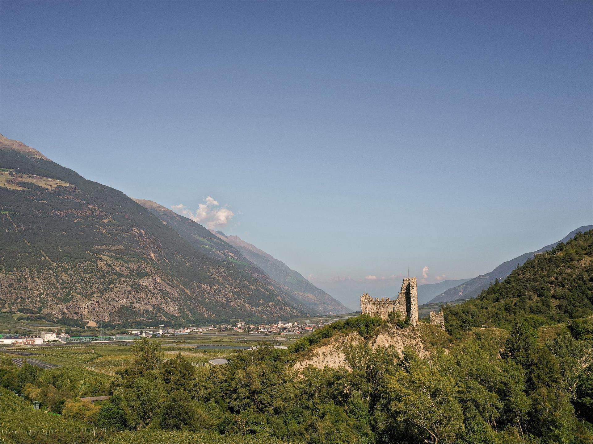 Burg Untermontani (Ruine) Latsch 1 suedtirol.info