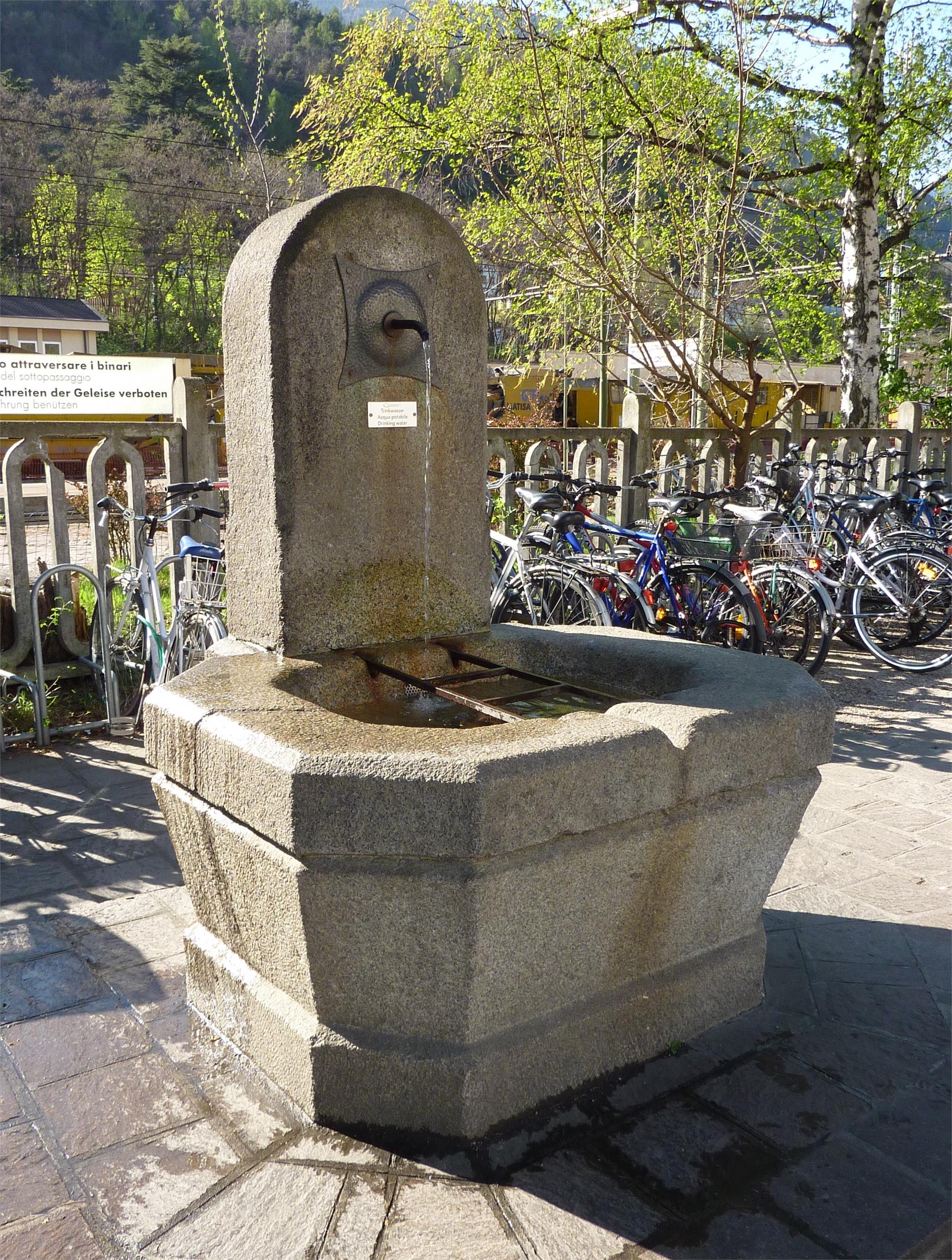 Brunnen am Bahnhof Brixen 1 suedtirol.info