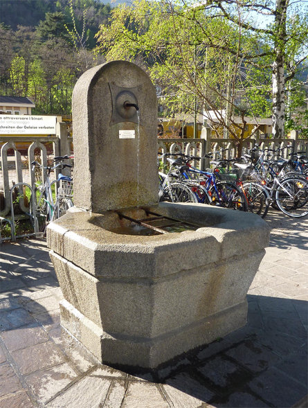 Fontana presso la Stazione Ferroviaria  1 suedtirol.info