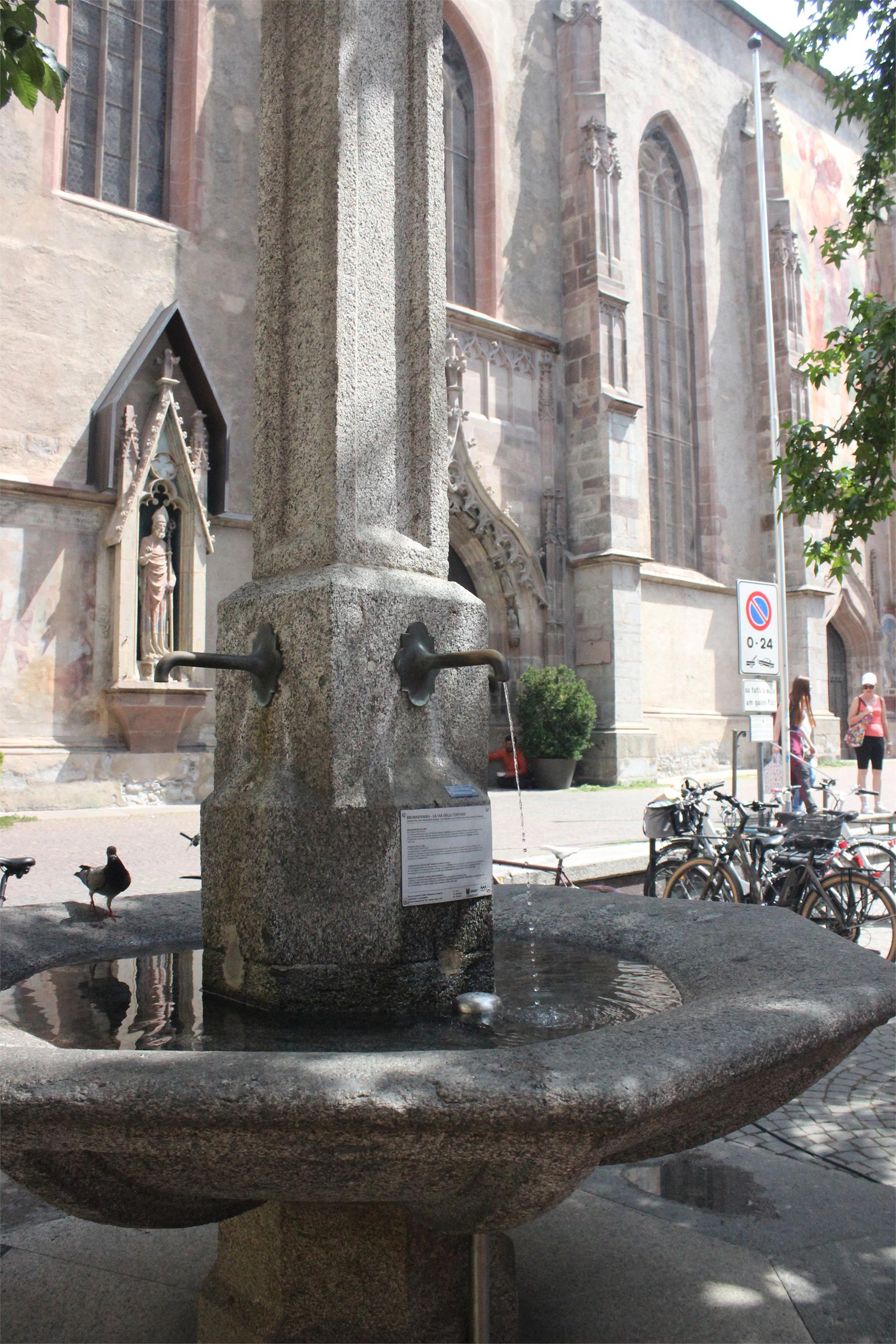 Brunnen Pfarrplatz Meran Meran 2 suedtirol.info