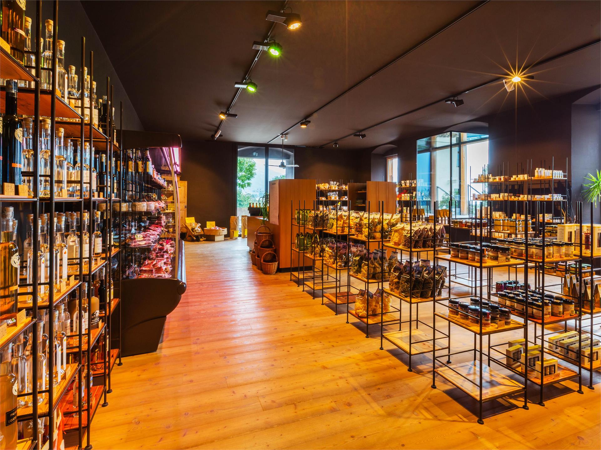 Bottega del contadino - pelleterie Pobitzer Malles 3 suedtirol.info