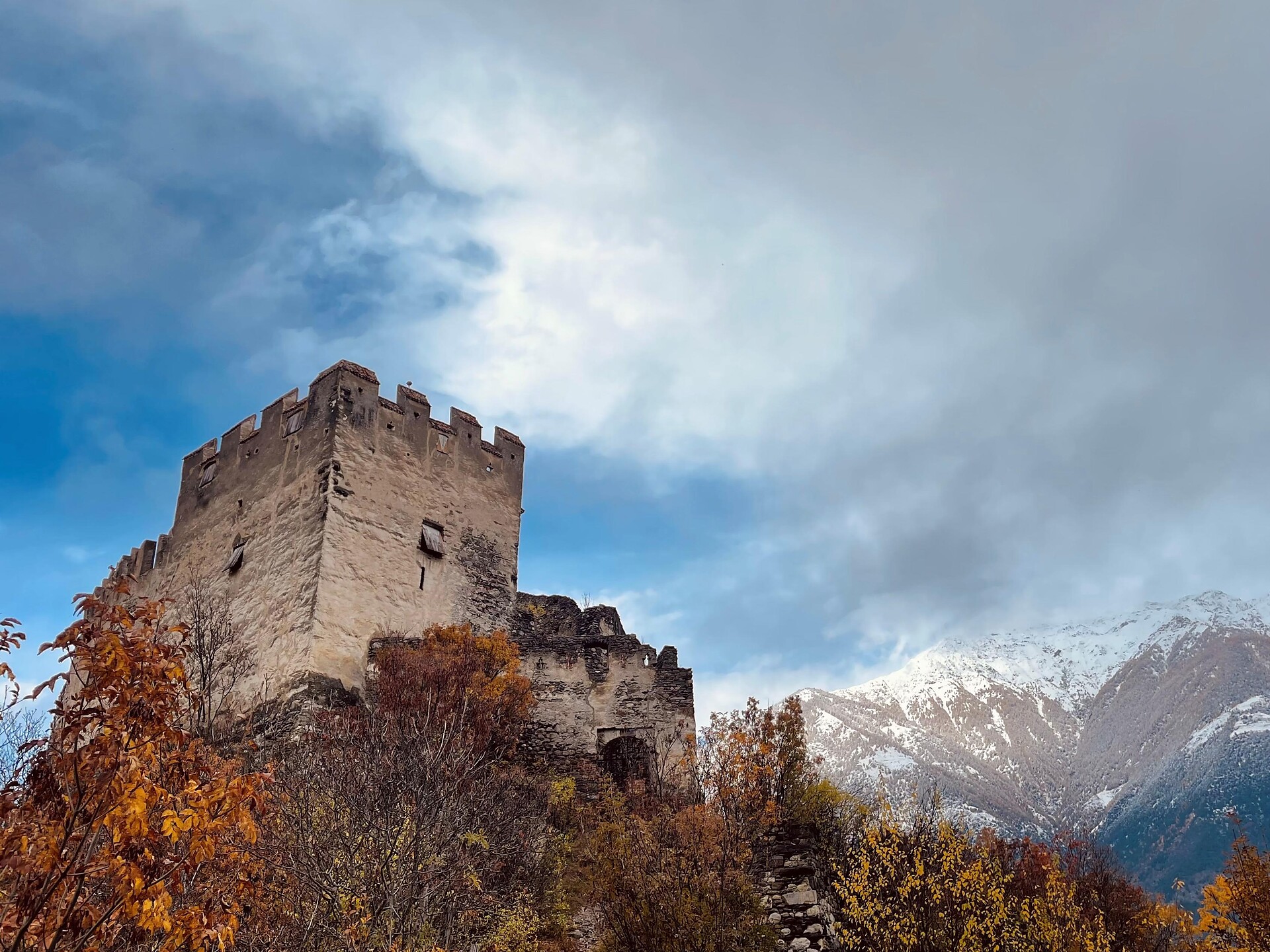 Burg Obermontani Latsch 2 suedtirol.info