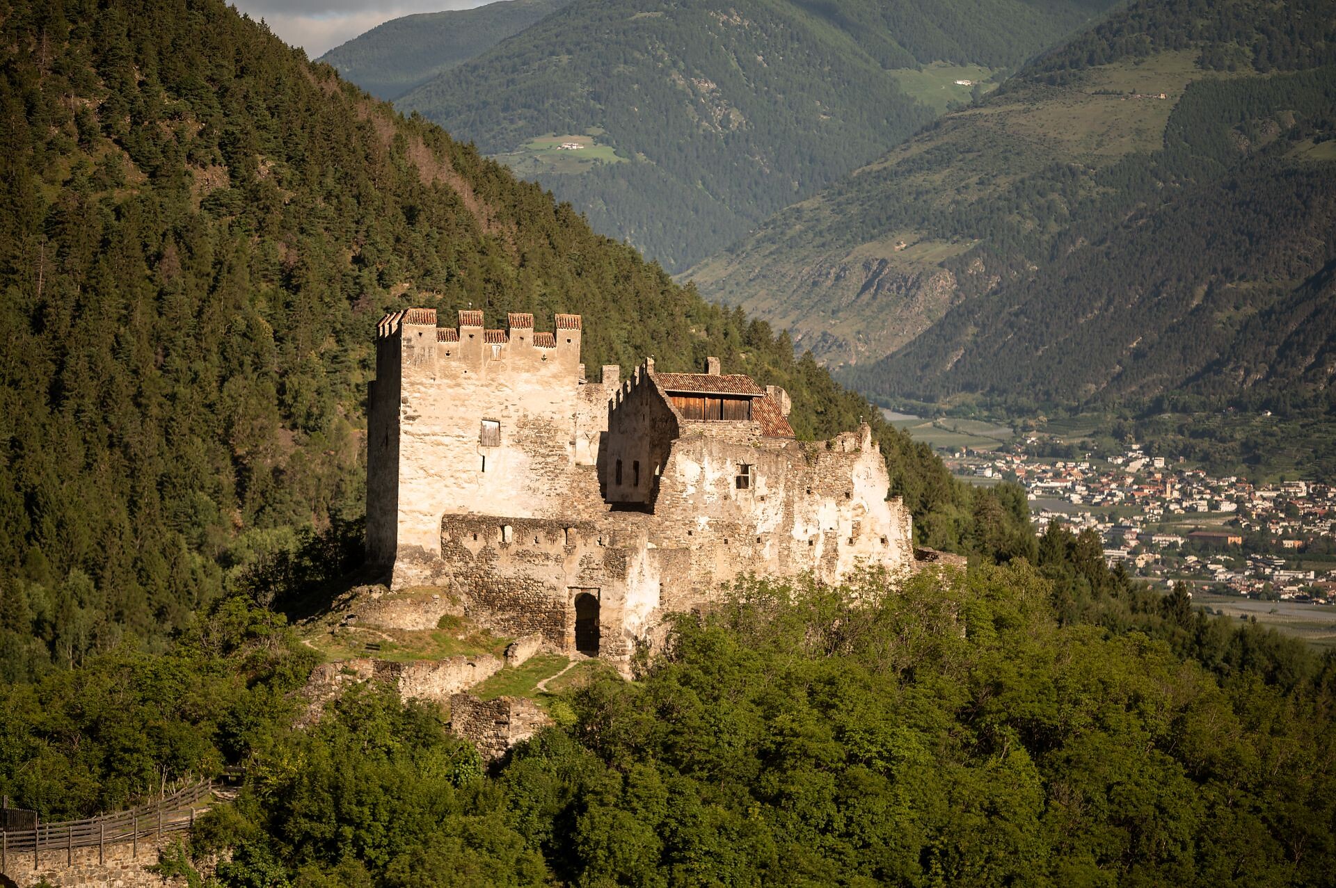 Castle Obermontani - Vinschgau/Val Venosta - #2 - suedtirol.info