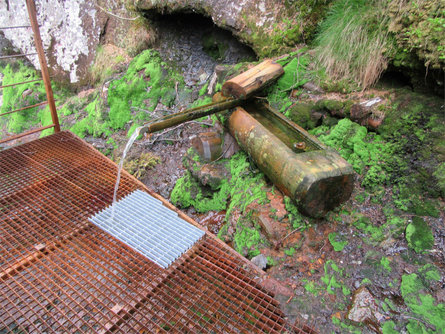 Brunnen Eisenquelle Flitz Villnöss 1 suedtirol.info