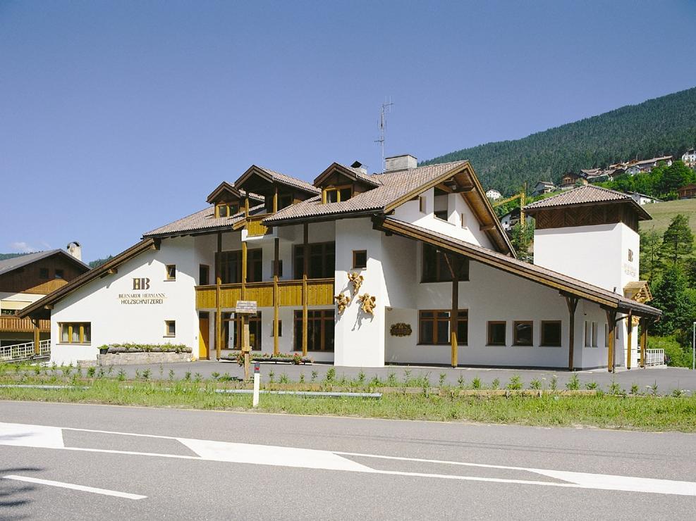 Bernardi Hermann - Krippenland St.Ulrich 1 suedtirol.info