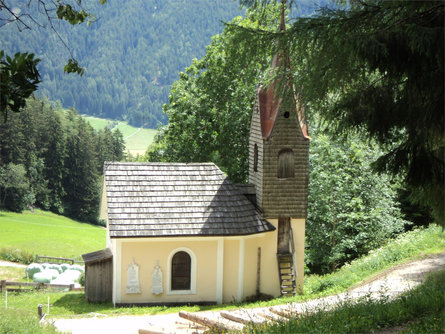 Burgfrieden Kapelle - Oberrasen Rasen-Antholz 1 suedtirol.info