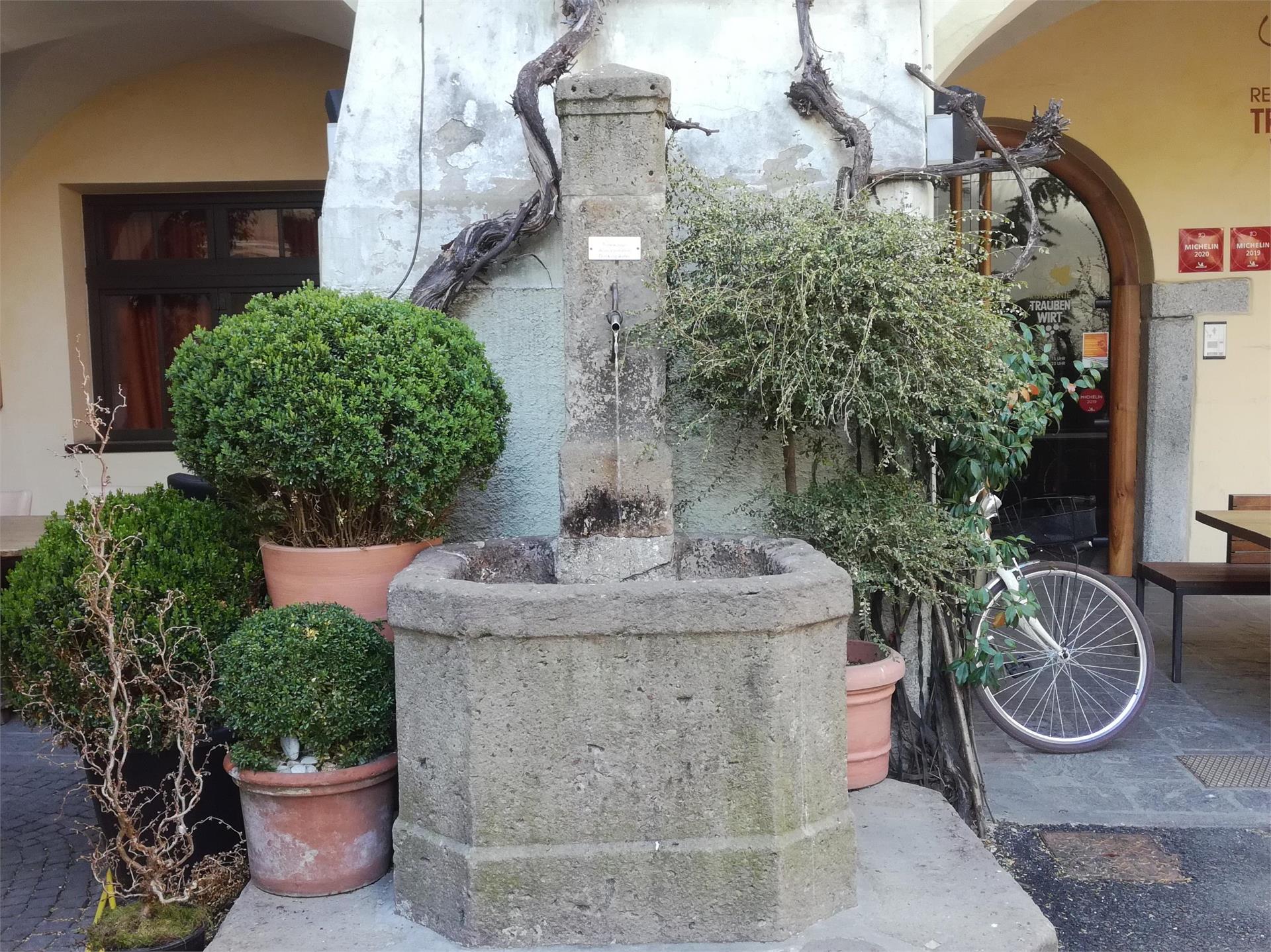 Fontana presso la Chiesa di Sant'Erardo Bressanone 2 suedtirol.info