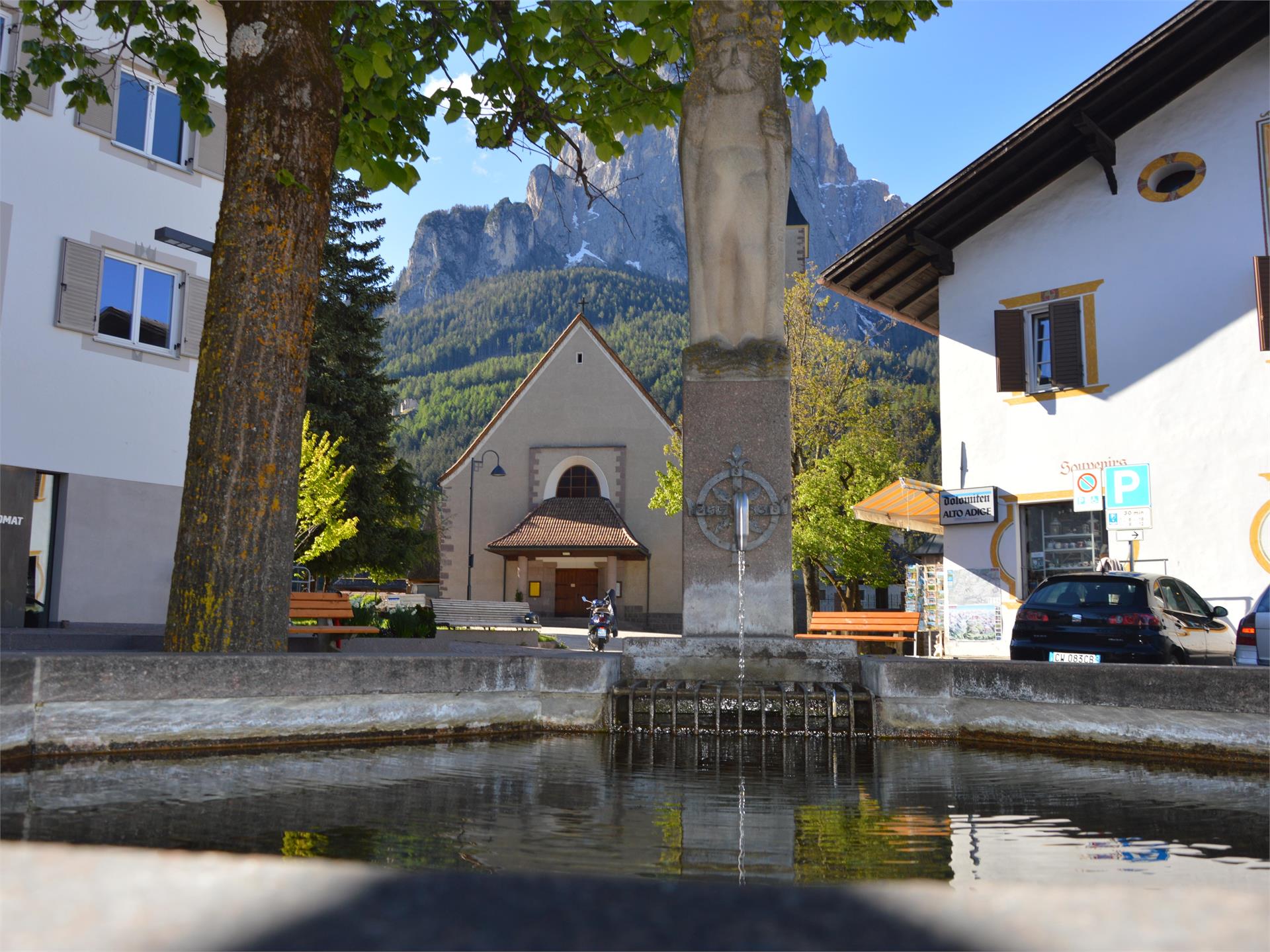 Fontana centro paese Siusi Castelrotto 1 suedtirol.info