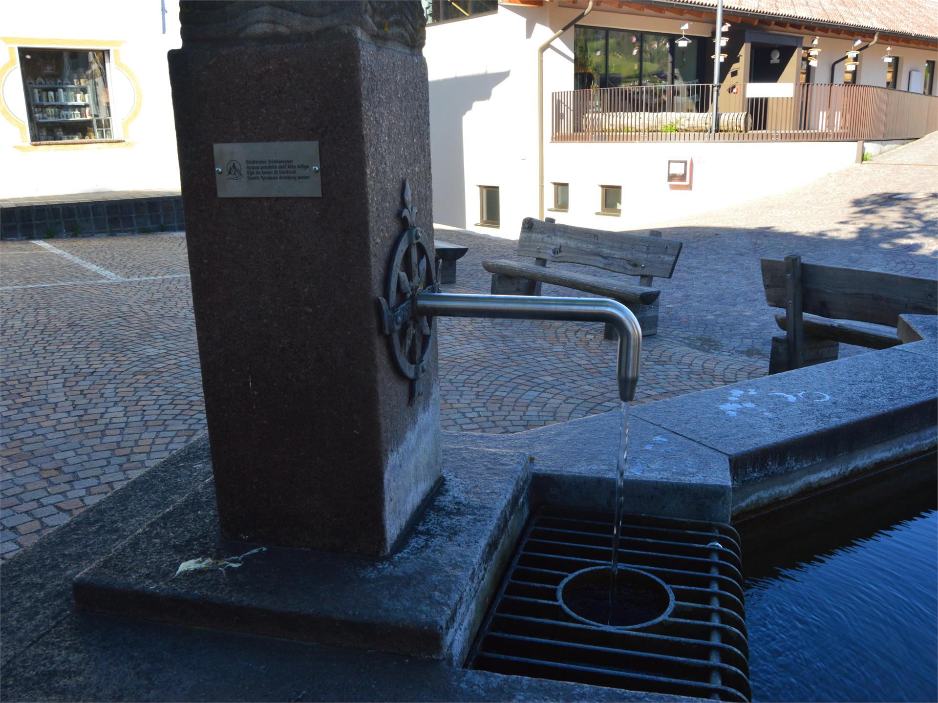 Fontana centro paese Siusi Castelrotto 2 suedtirol.info