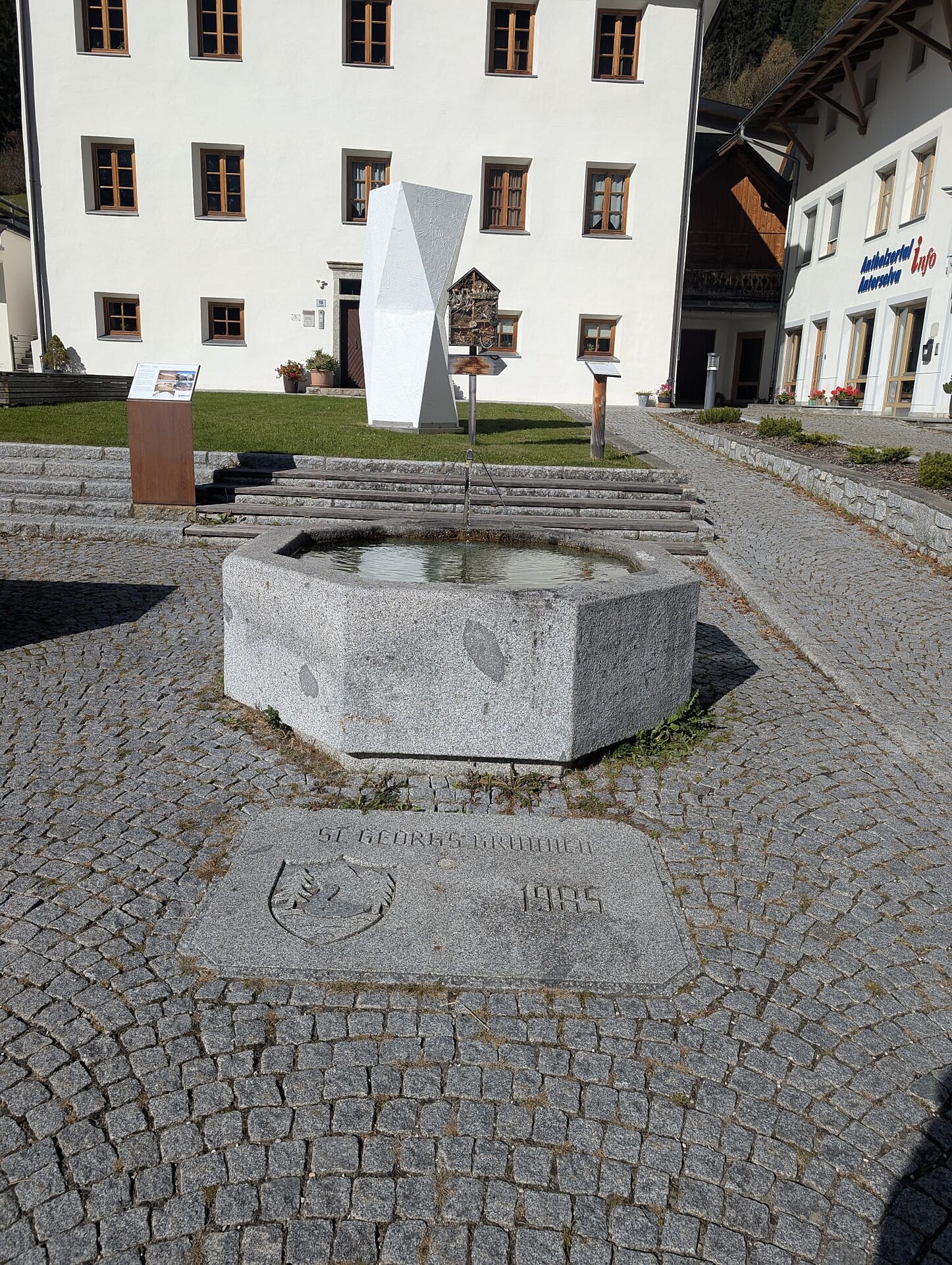 Fontana nel centro del paese di Anterselva di Mezzo - Regione dolomitica Plan de Corones - #1 - suedtirol.info