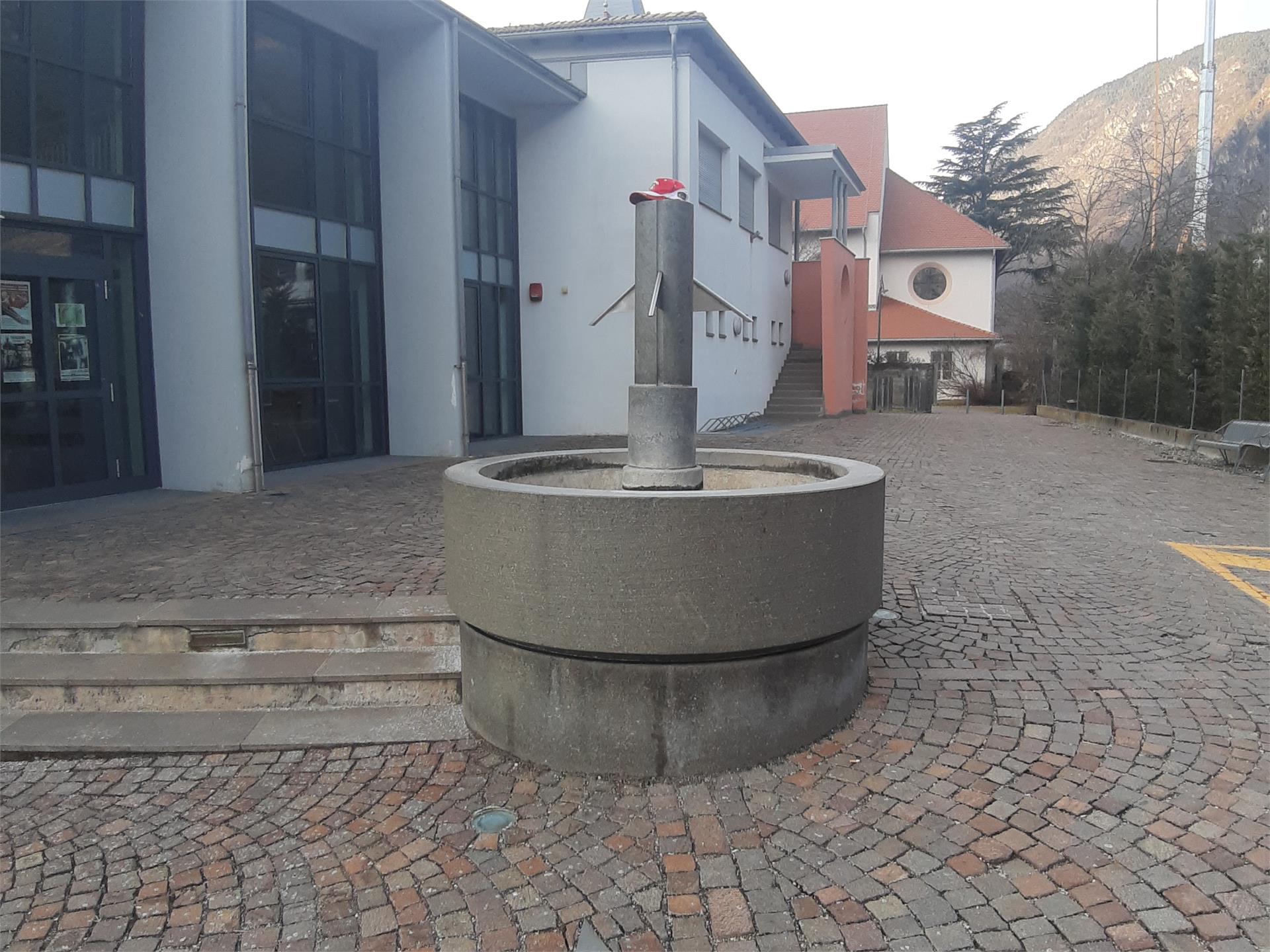 Fontana in centro Vilpiano Terlano 1 suedtirol.info