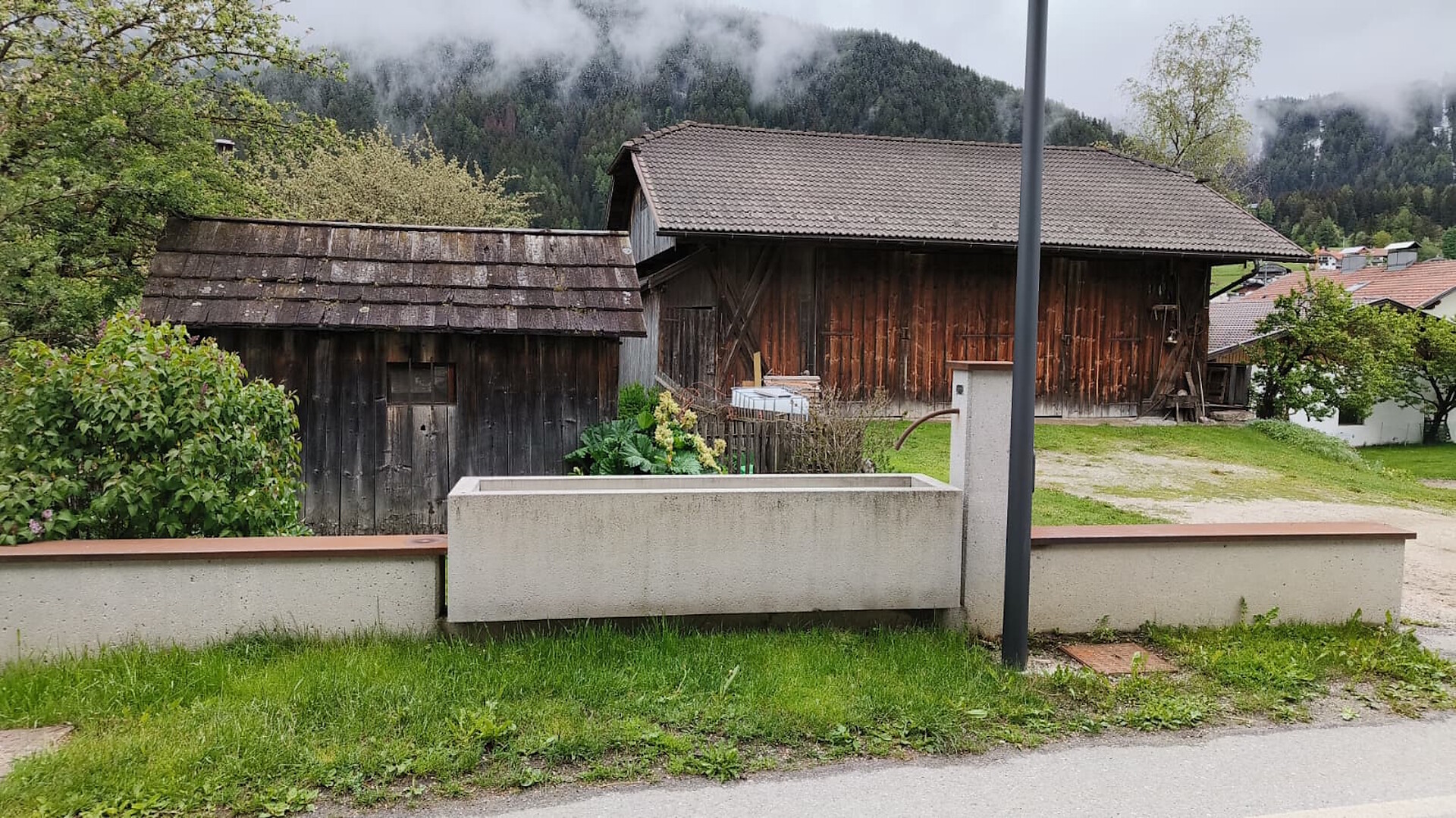 Fountain opposite the “Wirther” chapel in Oberrasen - Dolomites Region Kronplatz/Plan de Corones - #1 - suedtirol.info
