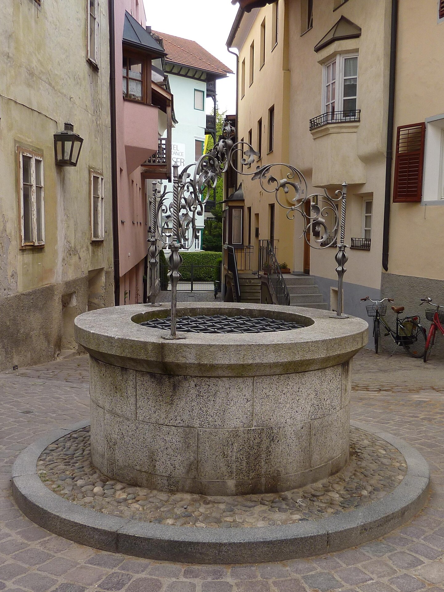 Fontana nel Vicolo del Pozzo - Bressanone e dintorni - #1 - suedtirol.info