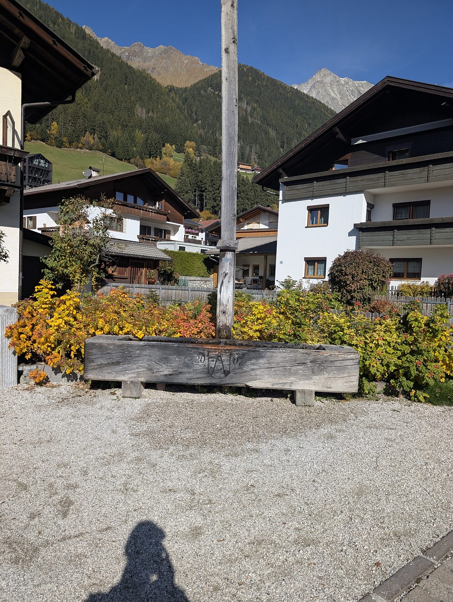 Fontana presso la croce in Via San Giorgio ad Anterselva di Mezzo - Regione dolomitica Plan de Corones - #1 - suedtirol.info