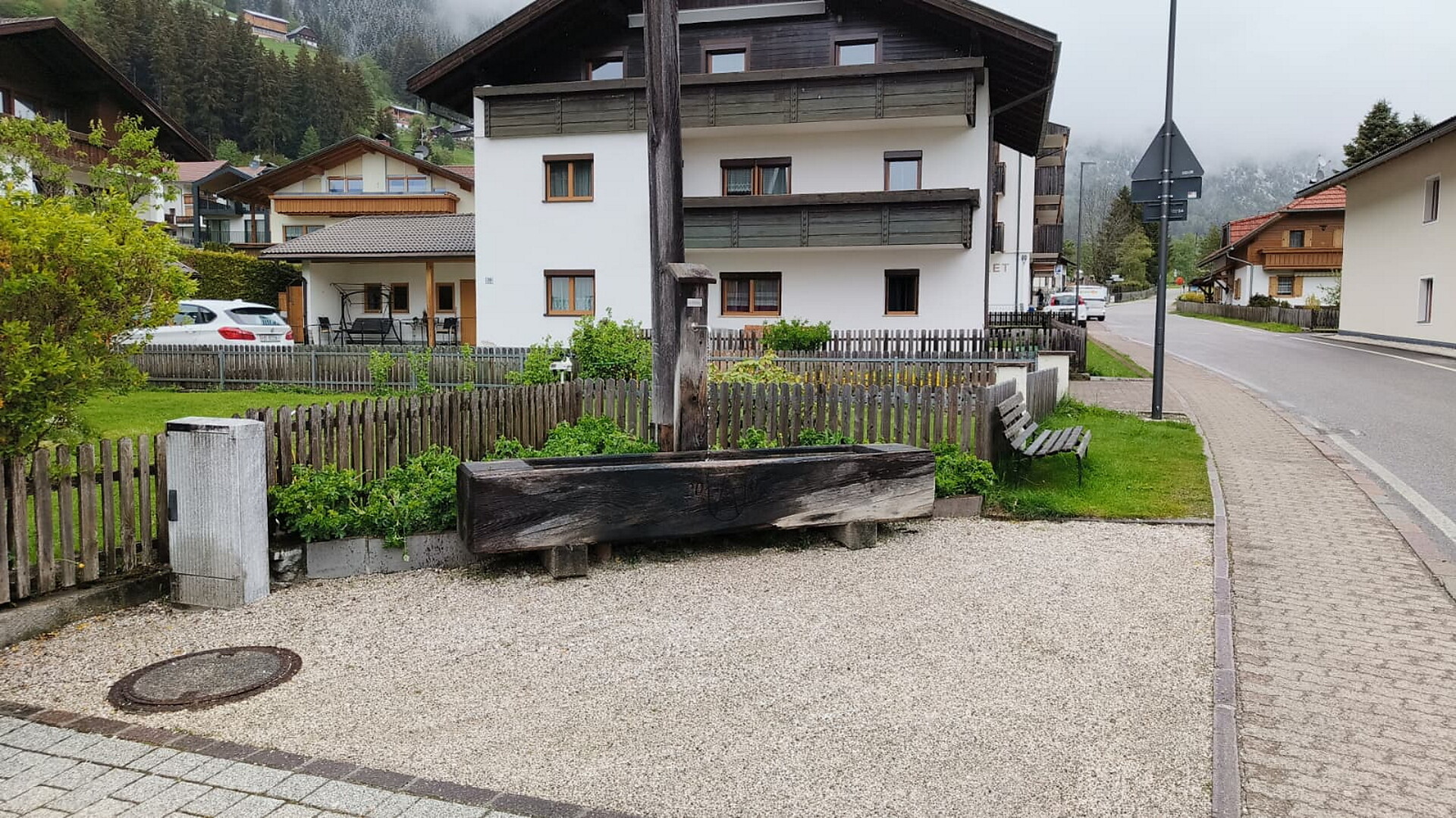 Fontana presso la croce in Via San Giorgio ad Anterselva di Mezzo - Regione dolomitica Plan de Corones - #2 - suedtirol.info