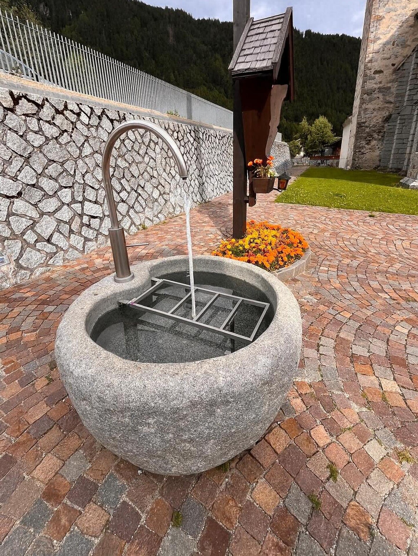Brunnen Pfarrkirche Vals - Brixen und Umgebung - #1 - suedtirol.info